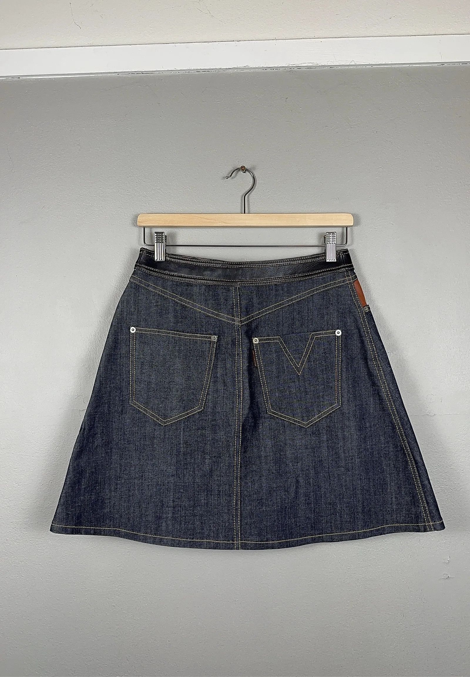 Louis Vuitton Louis Vuitton Skirt Size 28" / US 6 / IT 42 - 4 Thumbnail
