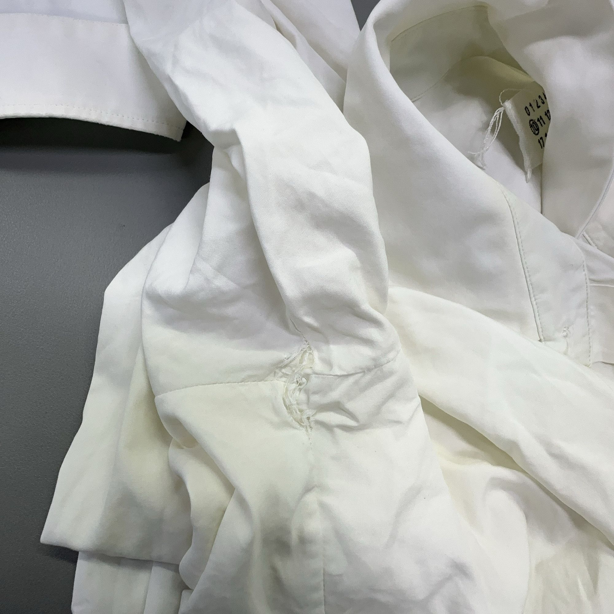 Maison Margiela Maison Margiela White Button Up Shirt Size 48 Size US M / EU 48-50 / 2 - 11 Thumbnail