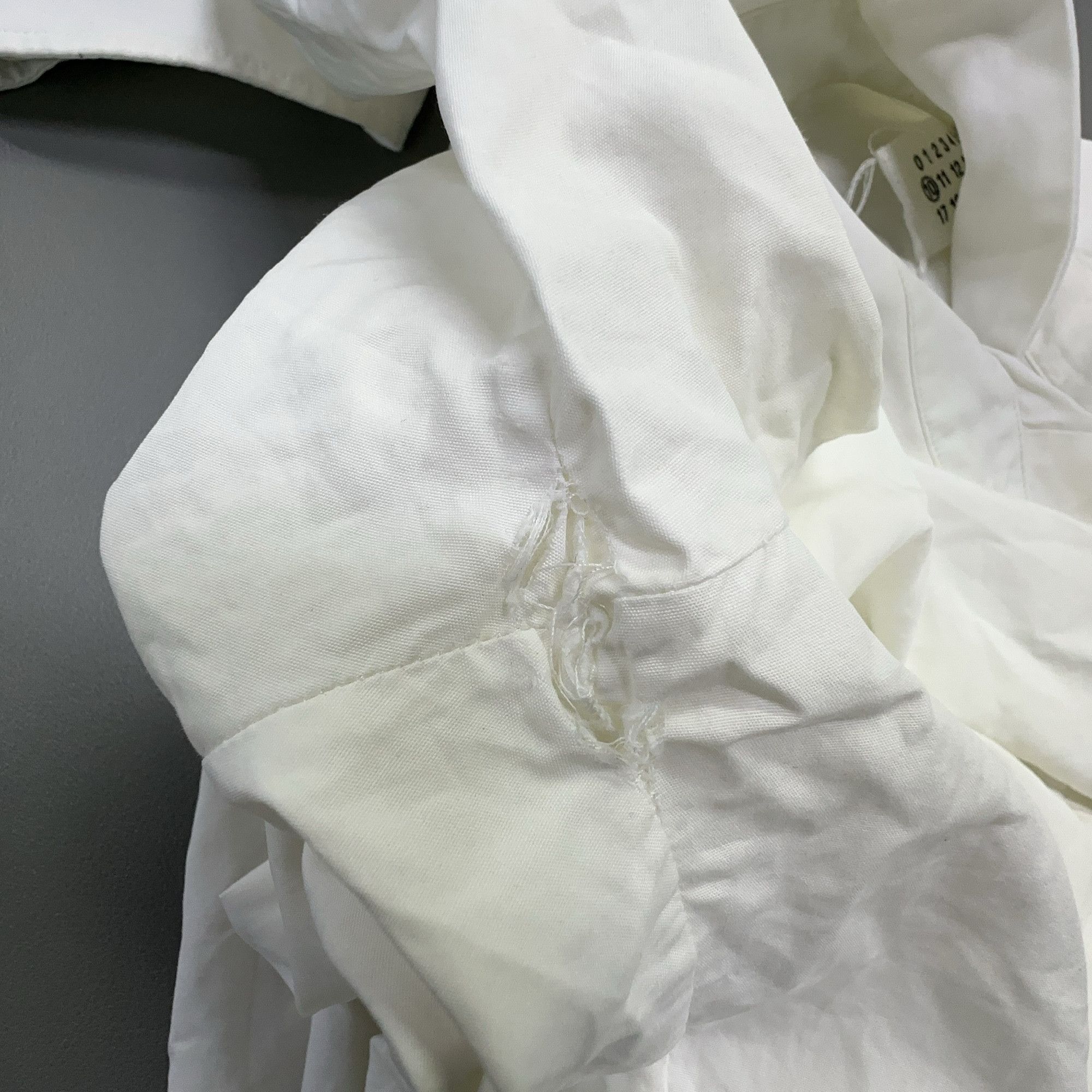 Maison Margiela Maison Margiela White Button Up Shirt Size 48 Size US M / EU 48-50 / 2 - 6 Thumbnail