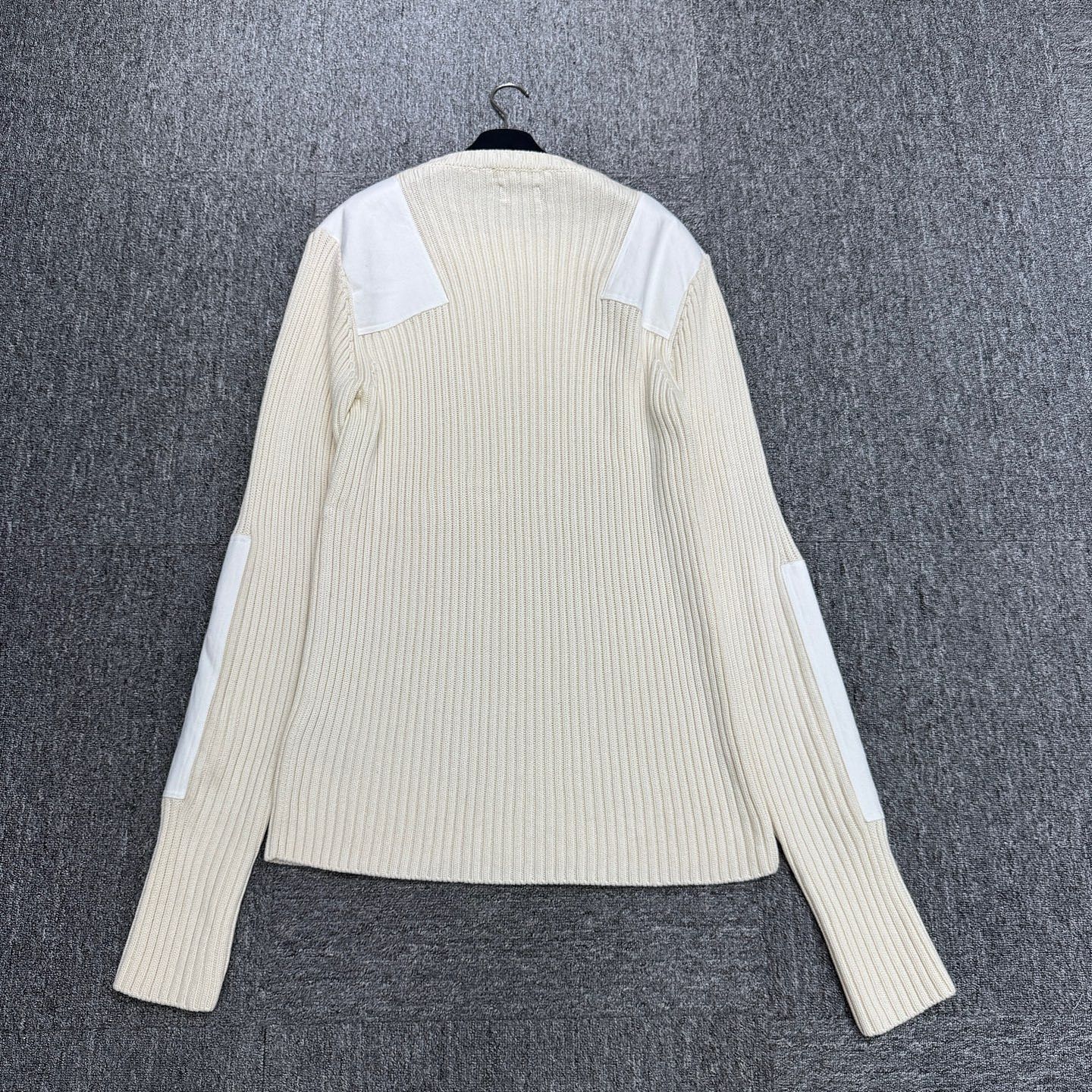 Bottega Veneta Bottega Veneta Wool Patch Sweater Size L Size US L / EU 52-54 / 3 - 2 Thumbnail