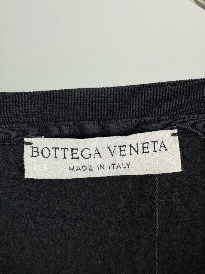 Bottega Veneta Bottega Veneta Embossed Sweatshirt Size L Size US L / EU 52-54 / 3 - 3 Thumbnail