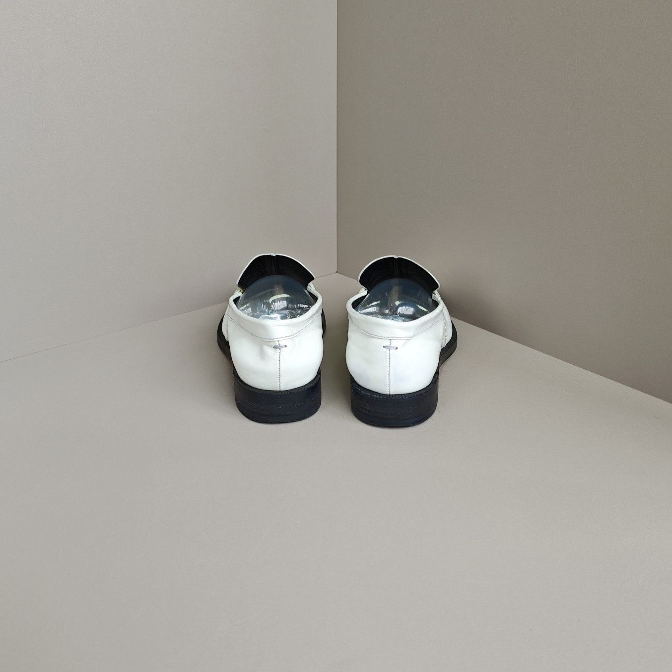 Maison Margiela Maison Margiela White Tabi Loafers Size 36 Size US 6 / IT 36 - 3 Thumbnail