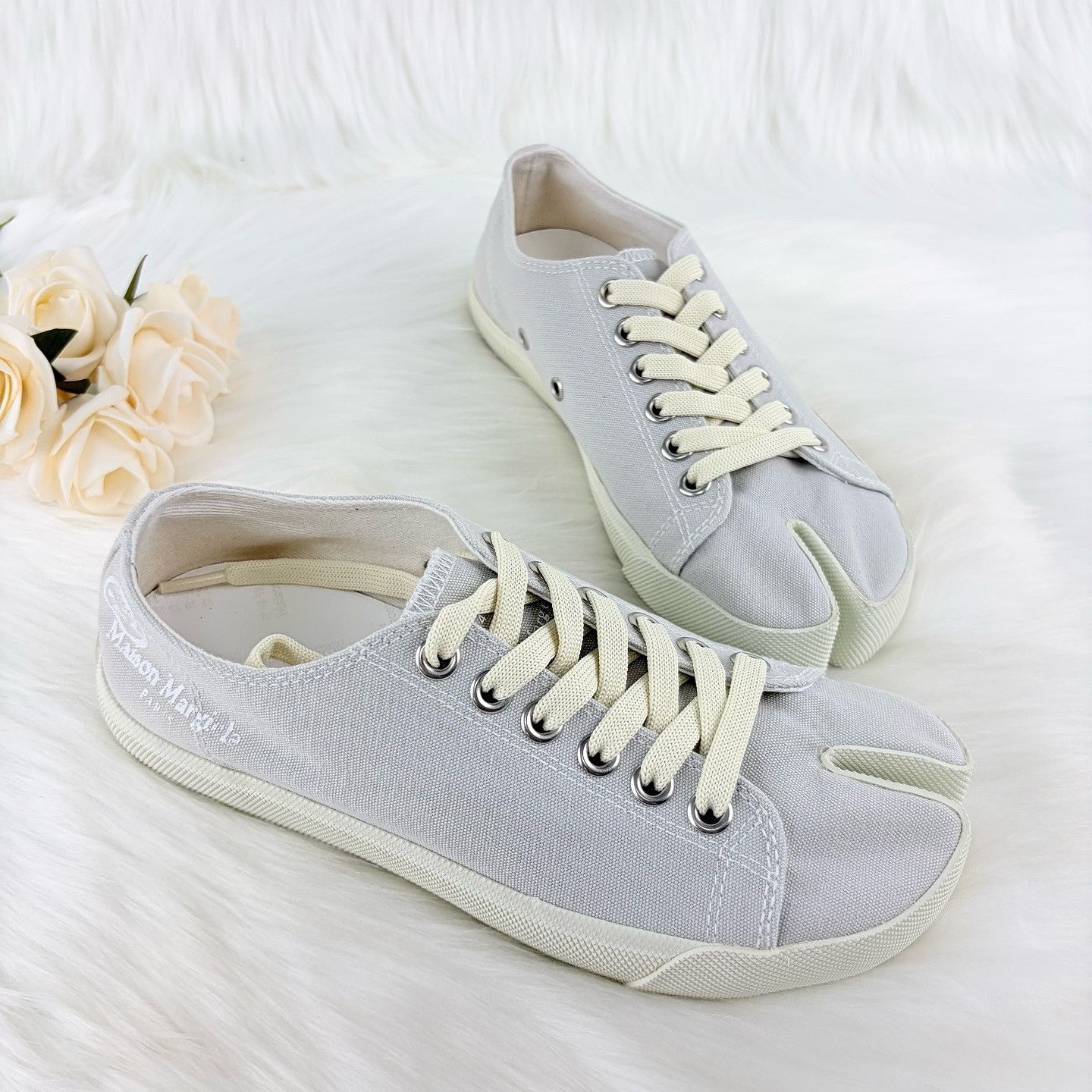 Maison Margiela Maison Margiela Tabi Canvas Sneakers Size 36 Size US 6 / IT 36 - 9 Thumbnail