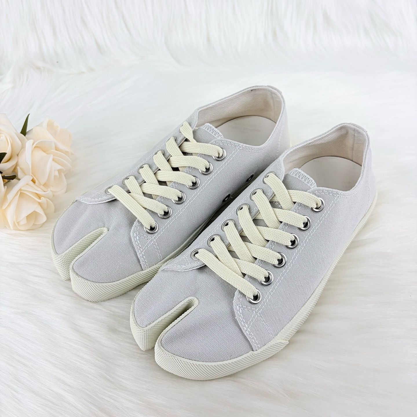 Maison Margiela Maison Margiela Tabi Canvas Sneakers Size 36 Size US 6 / IT 36 - 8 Thumbnail