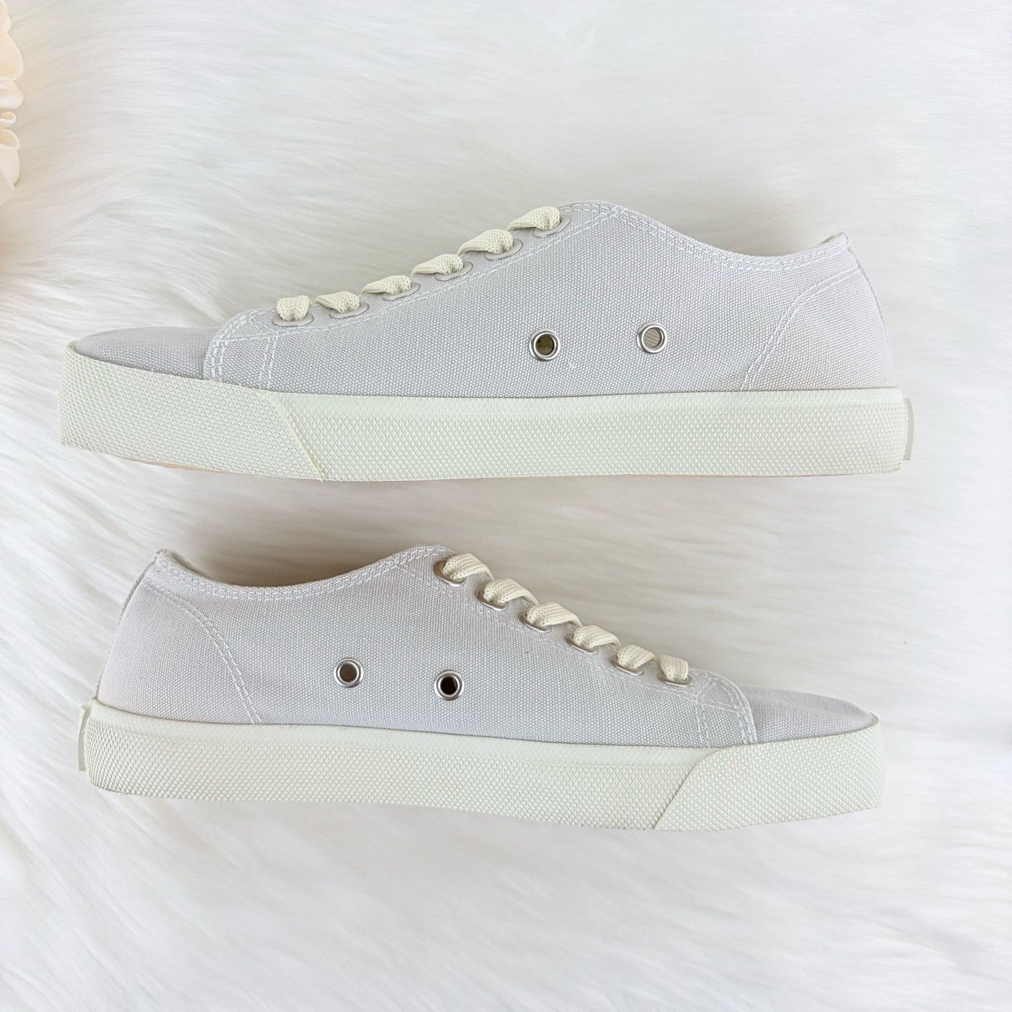 Maison Margiela Maison Margiela Tabi Canvas Sneakers Size 36 Size US 6 / IT 36 - 6 Thumbnail