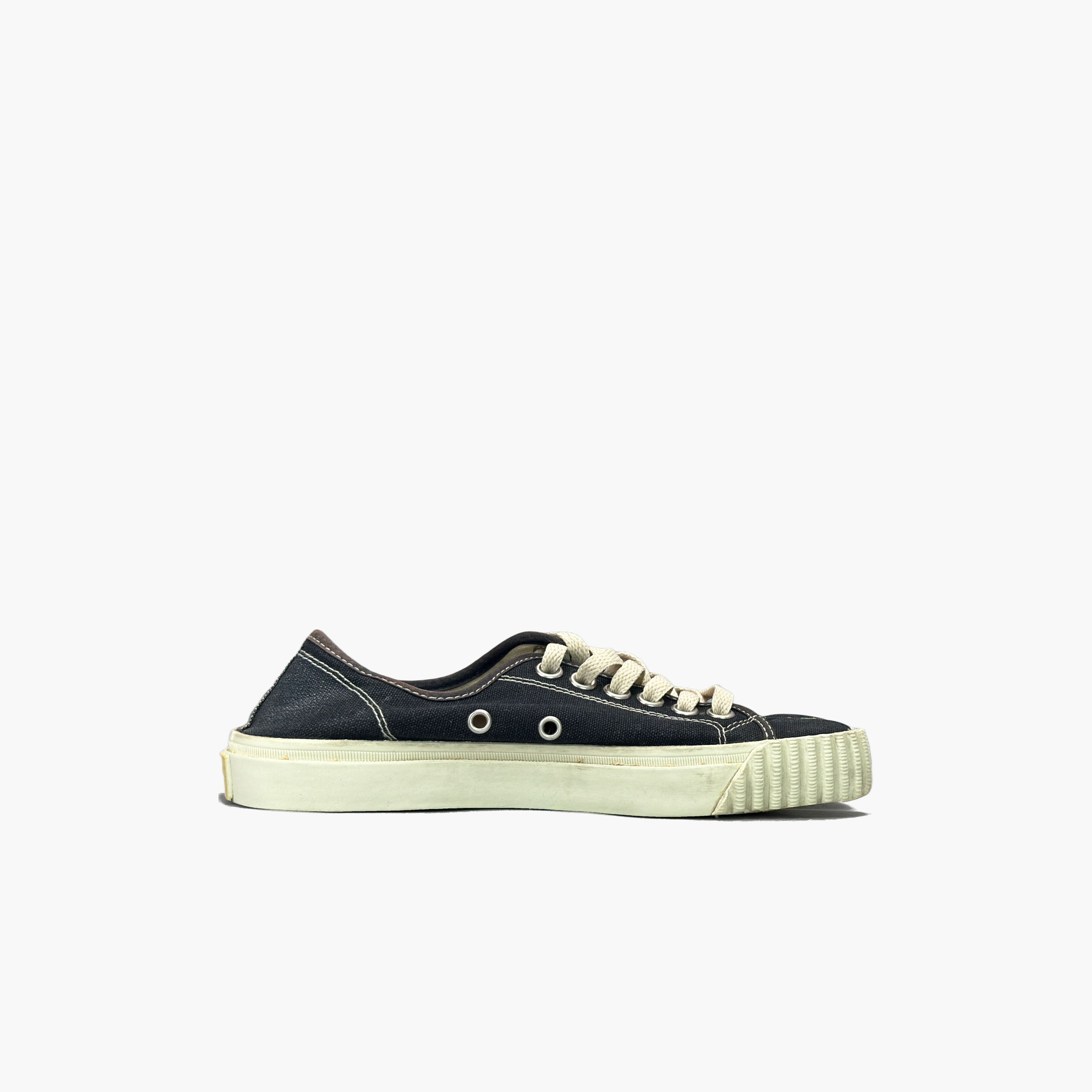 Maison Margiela Maison Margiela Tabi Canvas Low-Top Sneakers Size 35 Size US 5 / IT 35 - 2 Thumbnail