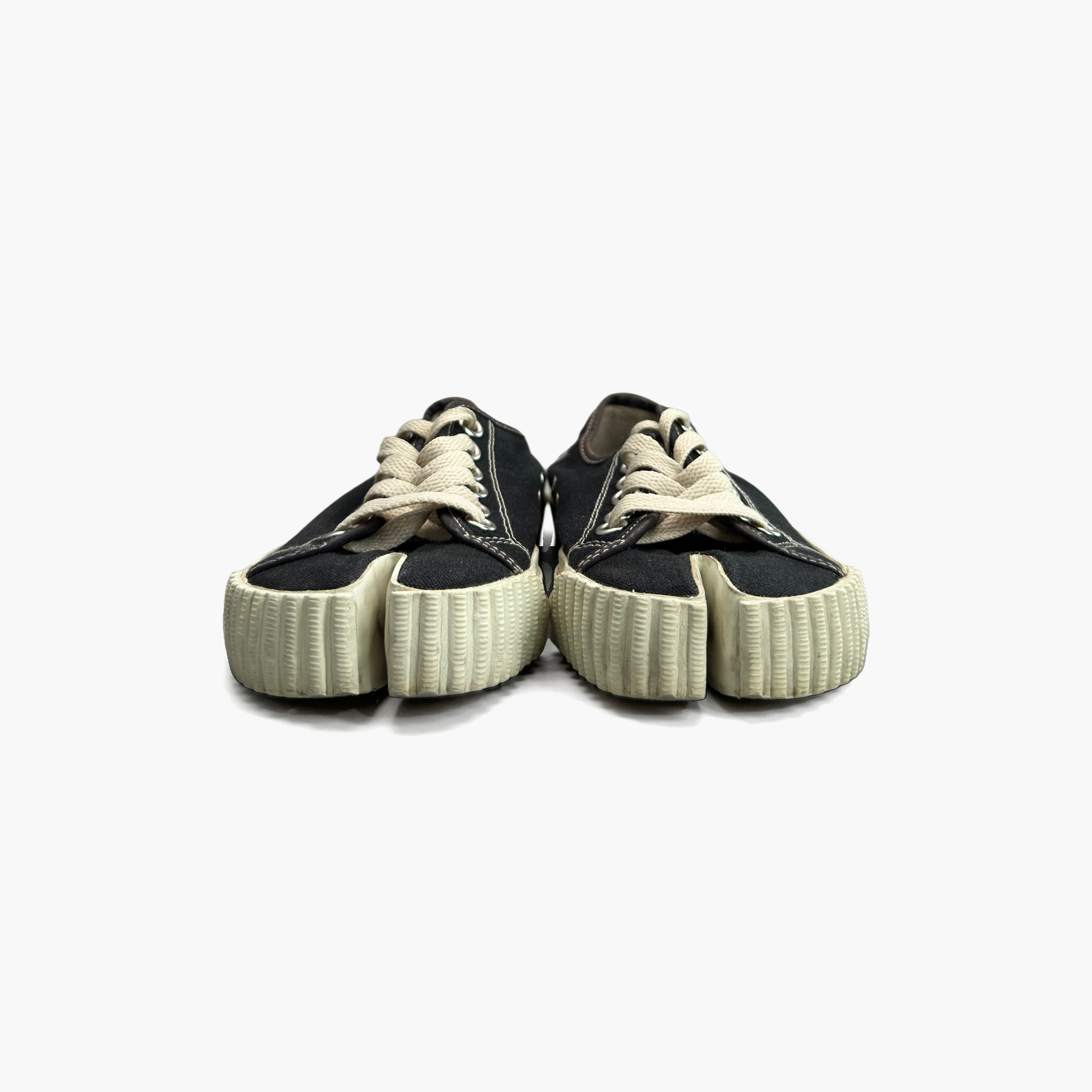 Maison Margiela Maison Margiela Tabi Canvas Low-Top Sneakers Size 35 Size US 5 / IT 35 - 5 Thumbnail