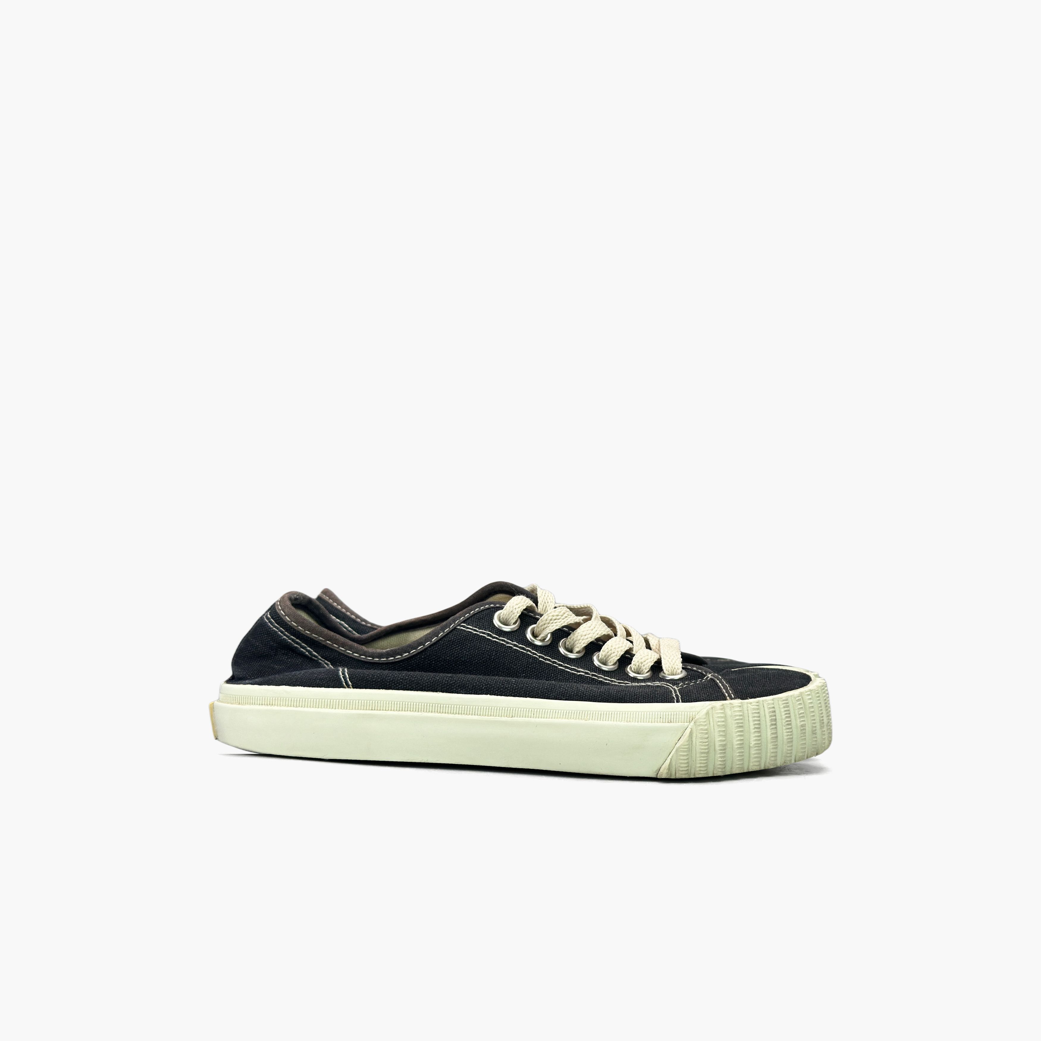 Maison Margiela Maison Margiela Tabi Canvas Low-Top Sneakers Size 35 Size US 5 / IT 35 - 4 Thumbnail