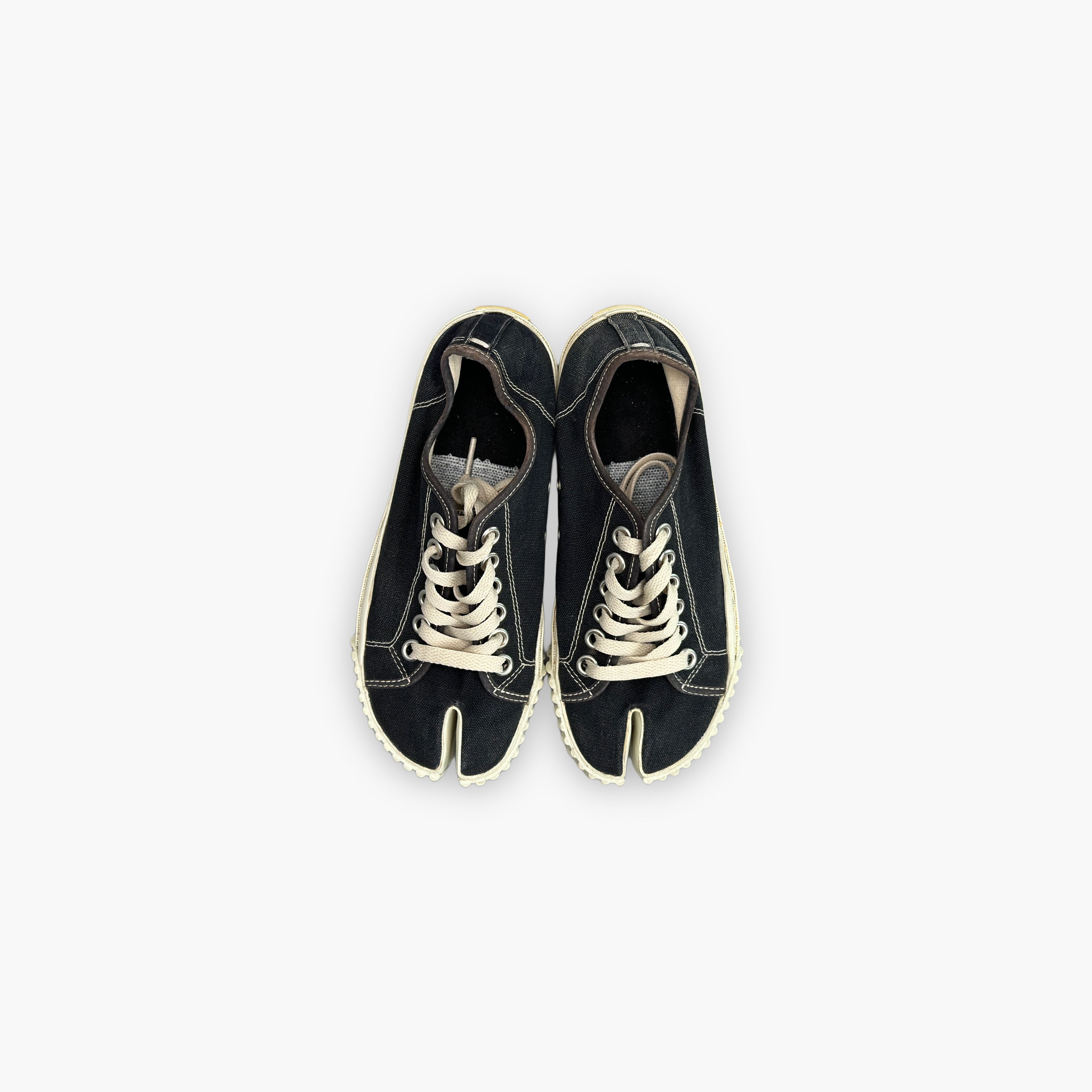Maison Margiela Maison Margiela Tabi Canvas Low-Top Sneakers Size 35 Size US 5 / IT 35 - 9 Thumbnail