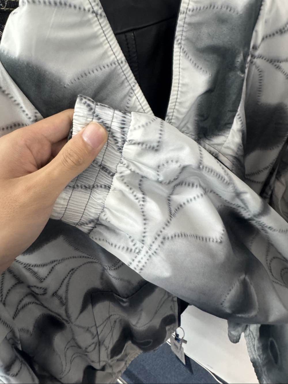 Louis Vuitton Reversible Leather Jacket in Multi Colorway Size US M / EU 48-50 / 2 - 11 Thumbnail