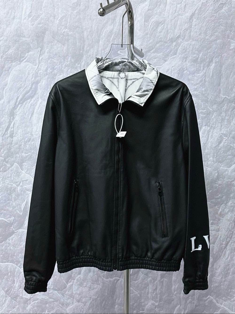 Louis Vuitton Stylish Reversible Leather Jacket in Multi Color Size US L / EU 52-54 / 3 - 9 Thumbnail