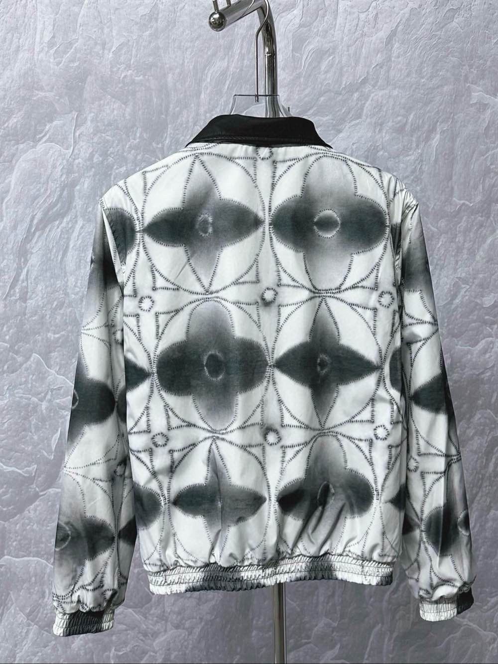 Louis Vuitton Stylish Reversible Leather Jacket in Multi Color Size US L / EU 52-54 / 3 - 2 Thumbnail