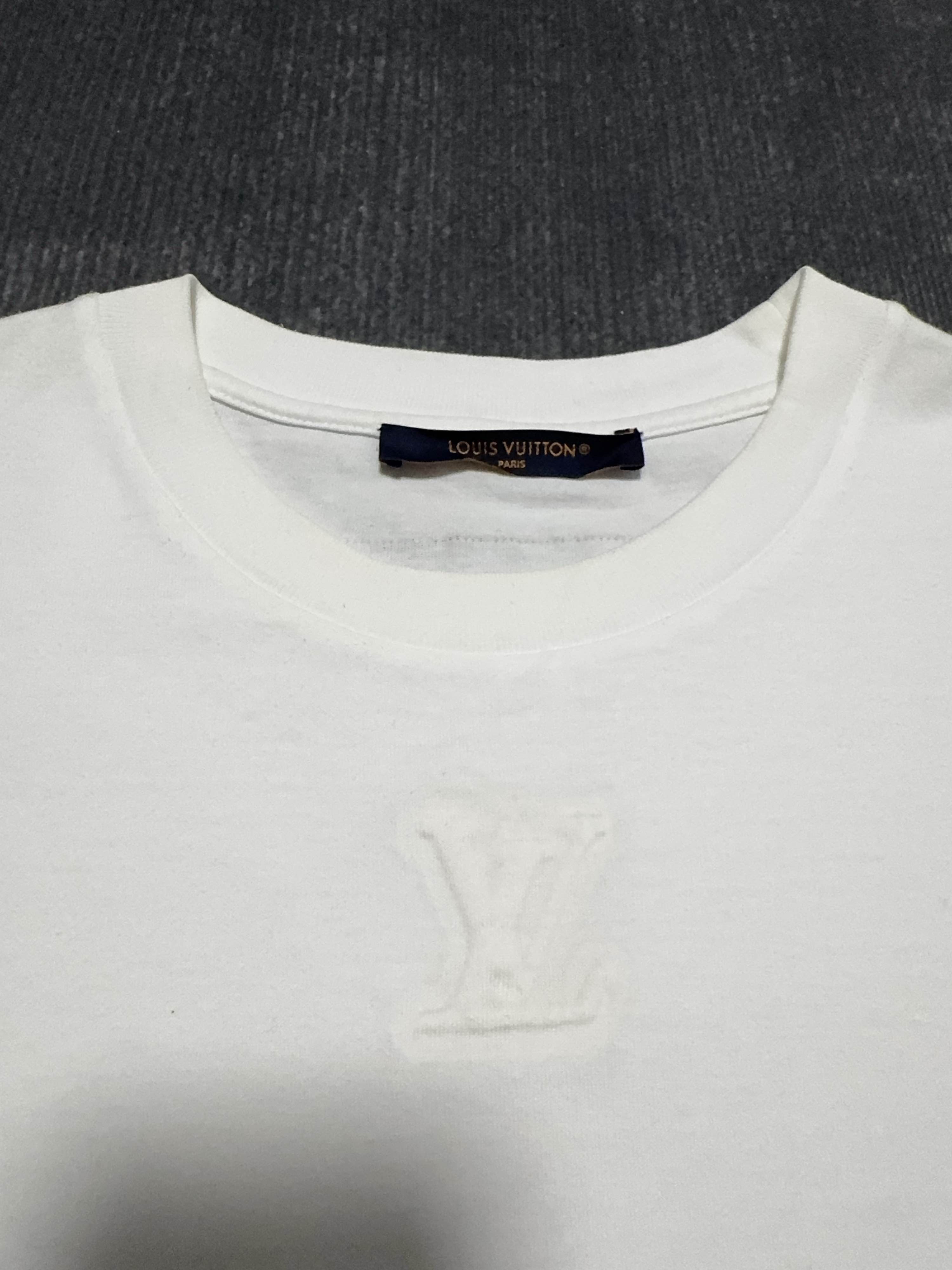 Louis Vuitton Debossed Logo Long Sleeve Tee in White Size US L / EU 52-54 / 3 - 6 Thumbnail