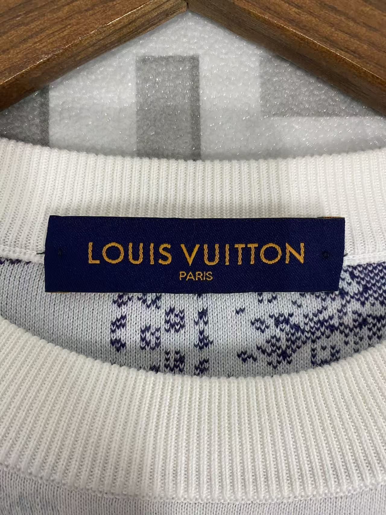 Louis Vuitton Multicolor Bandana Print Sweater, Size M Size US M / EU 48-50 / 2 - 3 Thumbnail