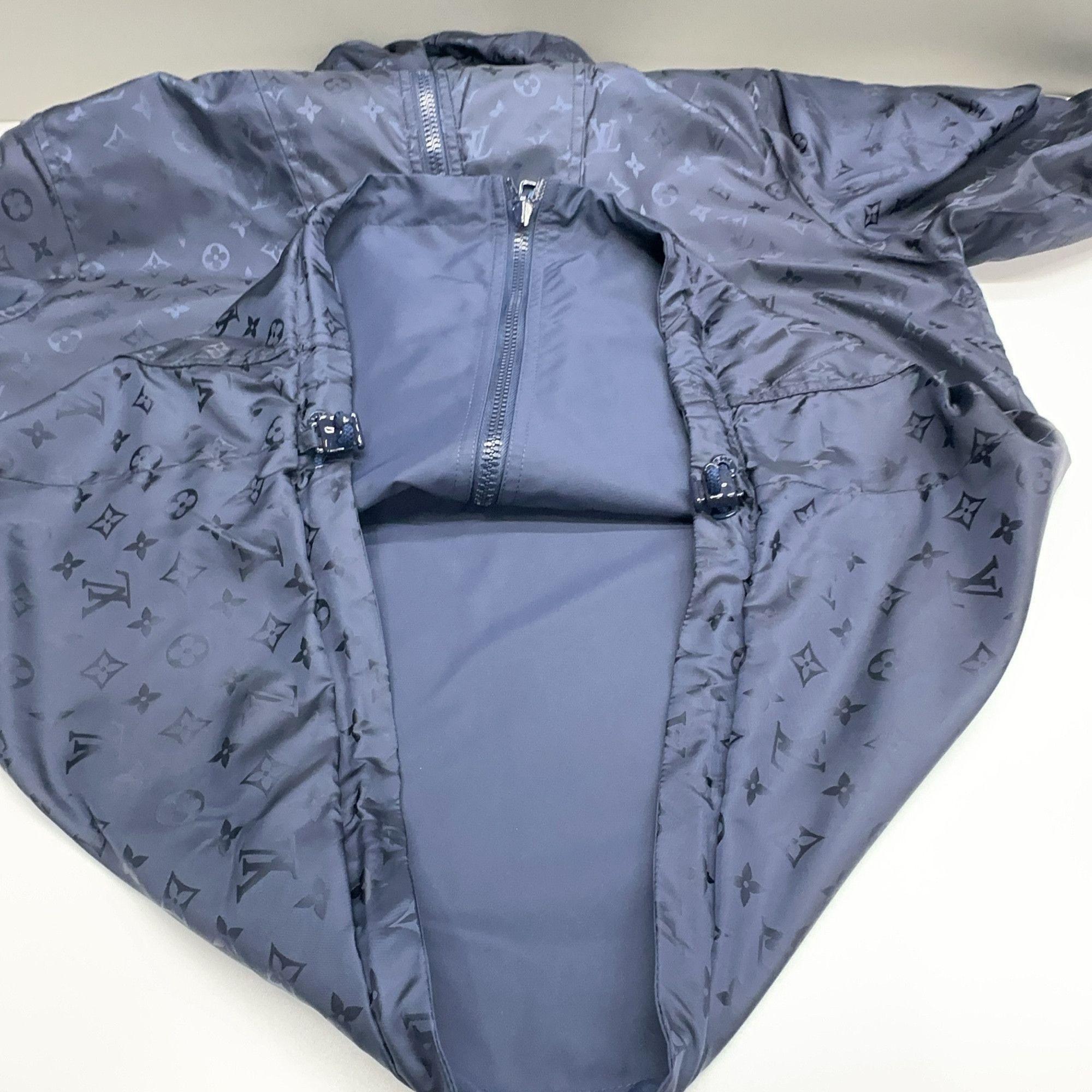 Louis Vuitton Monogram Hooded Windbreaker in Blue Size US M / EU 48-50 / 2 - 10 Thumbnail