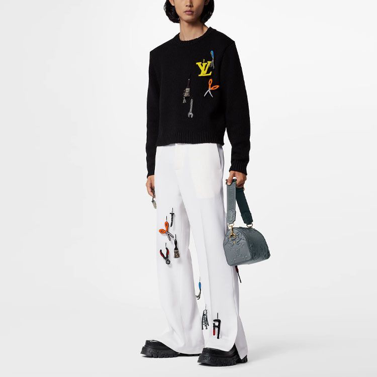 Louis Vuitton Embroidered Black Sweater in Size M Size US M / EU 48-50 / 2 - 7 Thumbnail