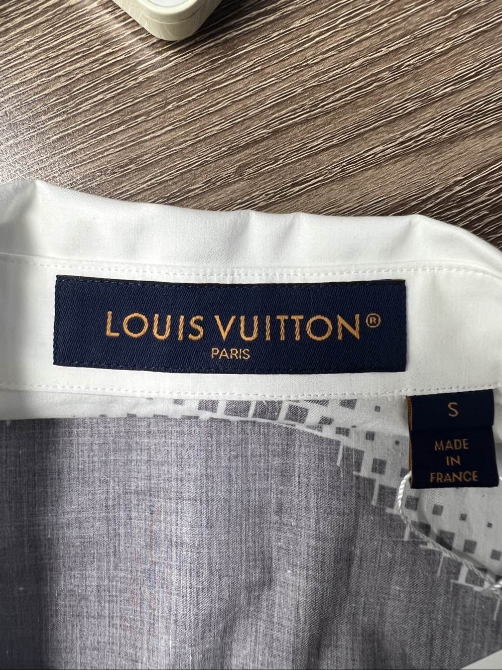 Louis Vuitton Monogram Print Button-Up Shirt in Multi Size US S / EU 44-46 / 1 - 3 Thumbnail