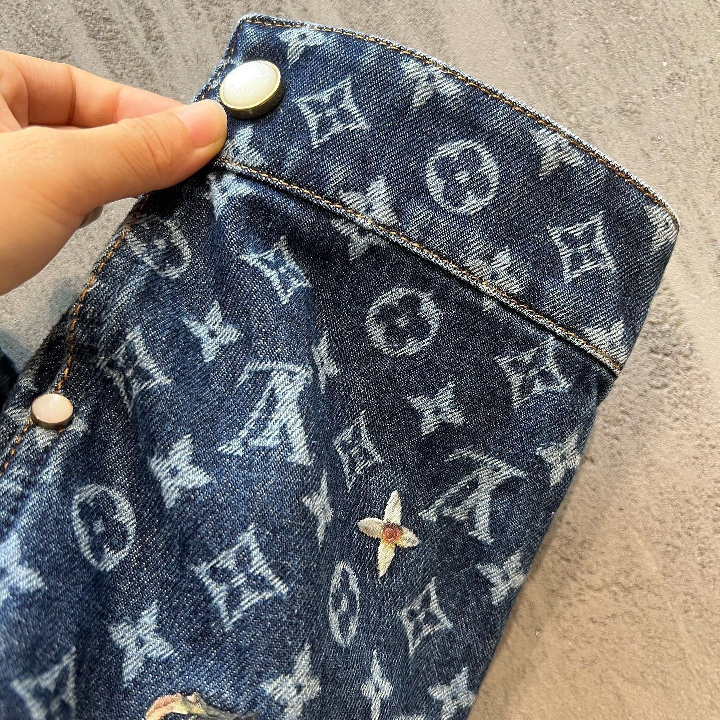 Louis Vuitton Monogram Embroidered Denim Jacket Size US L / EU 52-54 / 3 - 6 Thumbnail