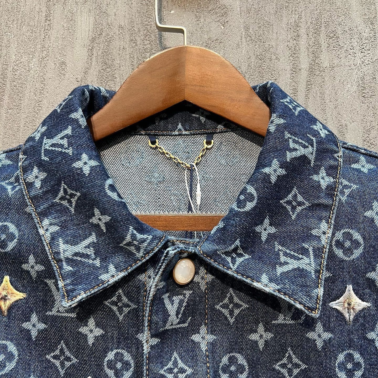 Louis Vuitton Monogram Embroidered Denim Jacket Size US L / EU 52-54 / 3 - 9 Thumbnail