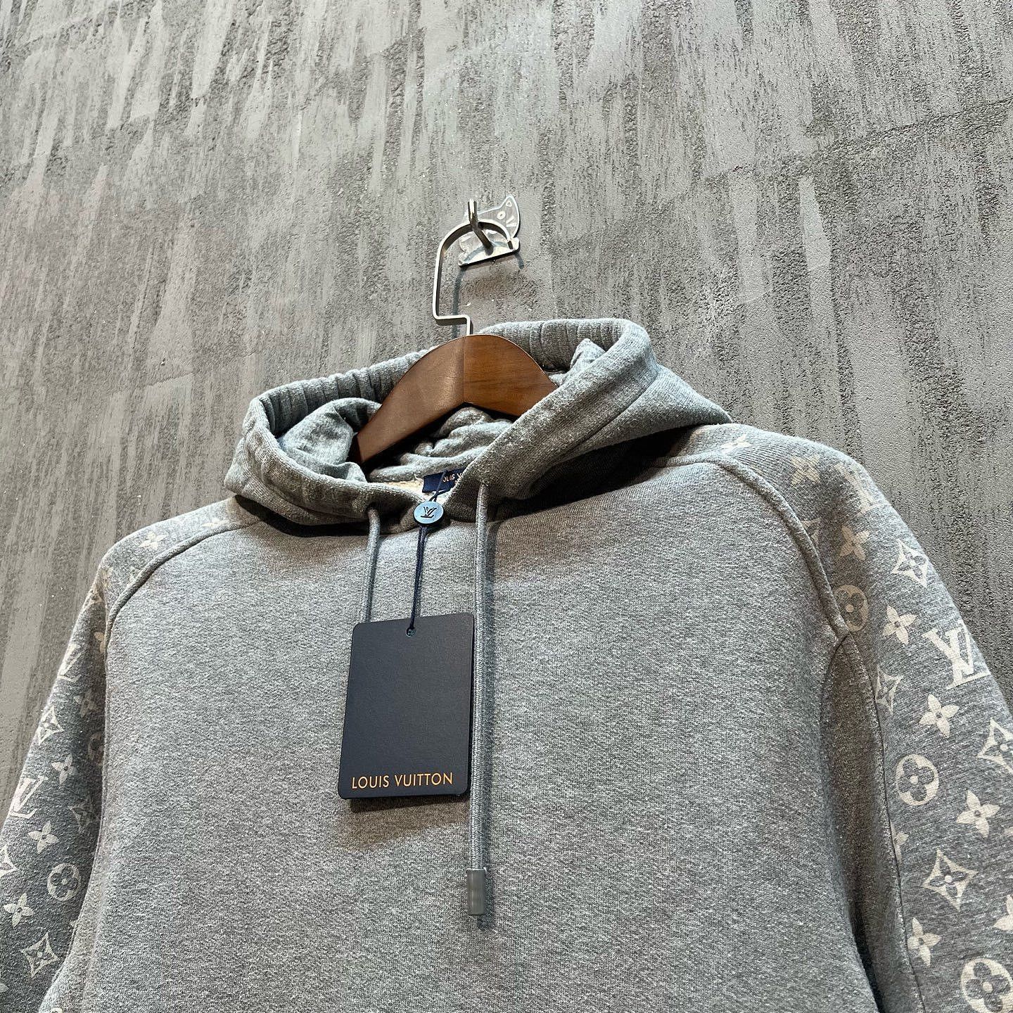 Louis Vuitton Monogram Detail Gray Hoodie in Size XS Size US XS / EU 42 / 0 - 5 Thumbnail