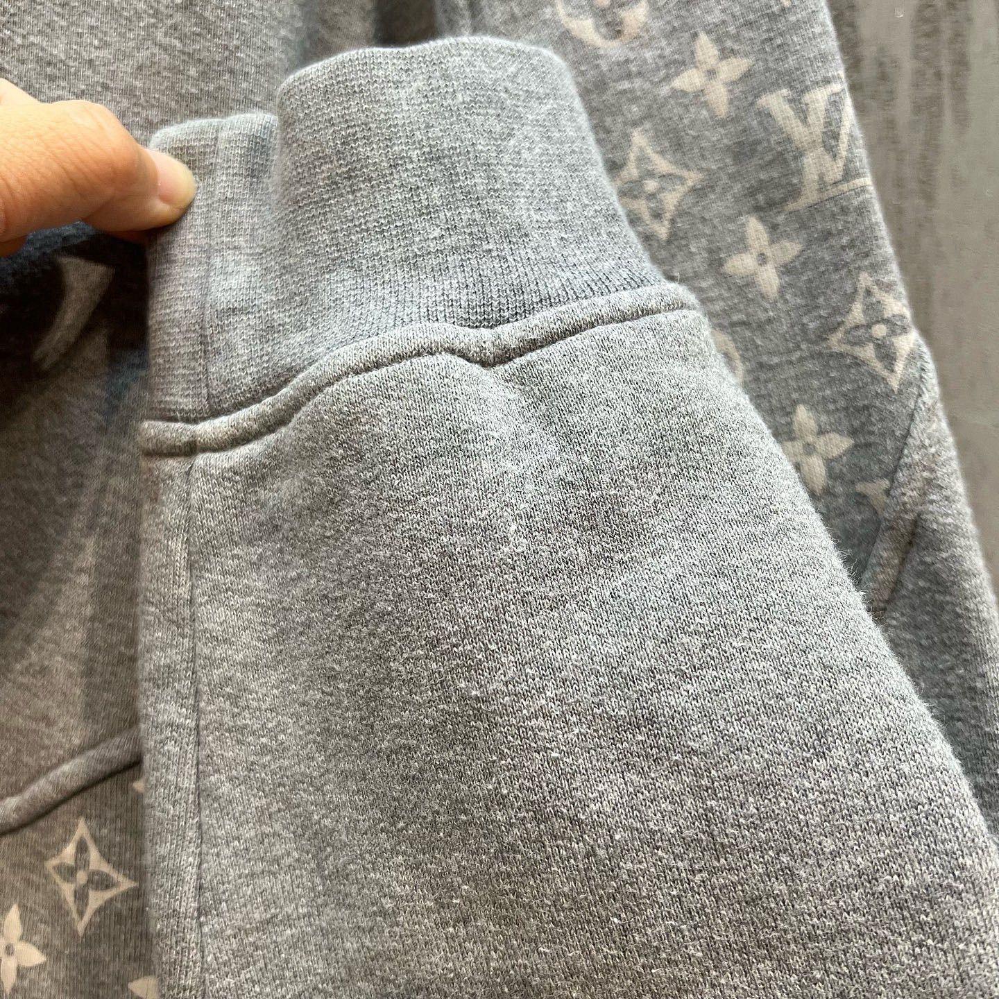 Louis Vuitton Monogram Detail Gray Hoodie in Size XS Size US XS / EU 42 / 0 - 9 Thumbnail