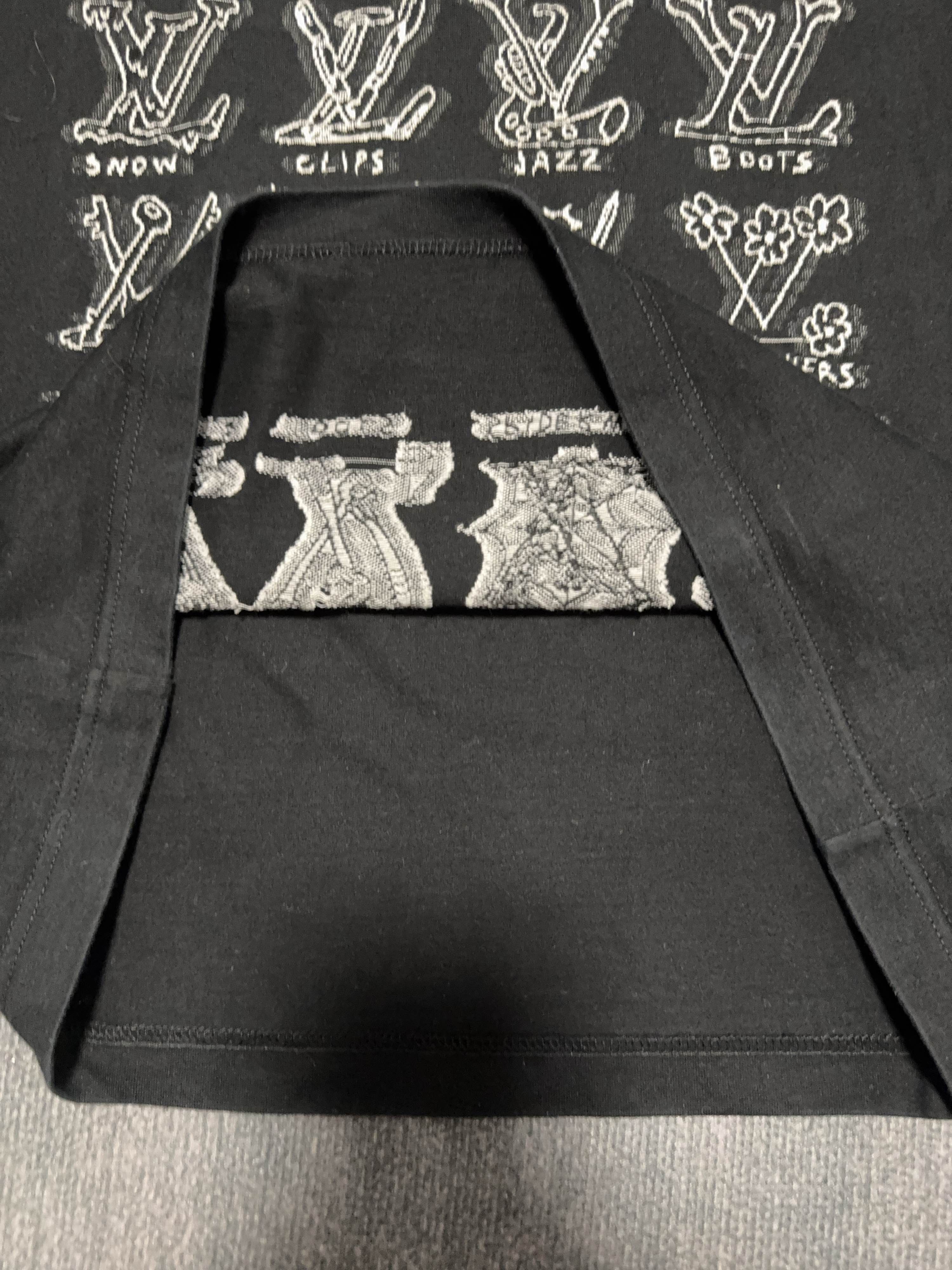 Louis Vuitton Graphic Logo Black T-Shirt in Size S Size US S / EU 44-46 / 1 - 7 Thumbnail