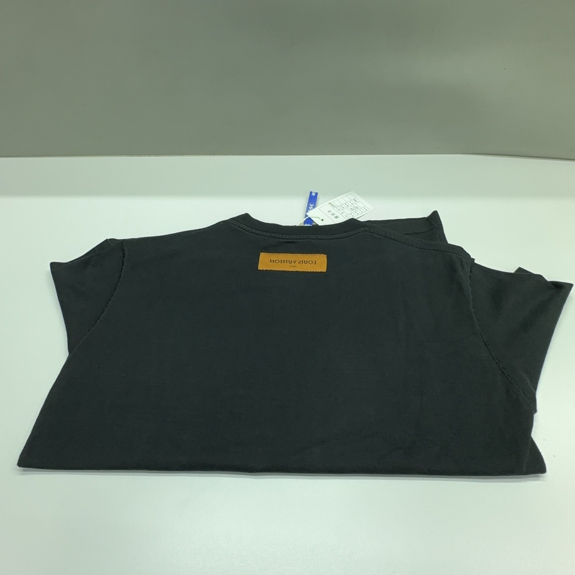 Louis Vuitton Graphic Logo T-Shirt in Black Size US S / EU 44-46 / 1 - 12 Thumbnail