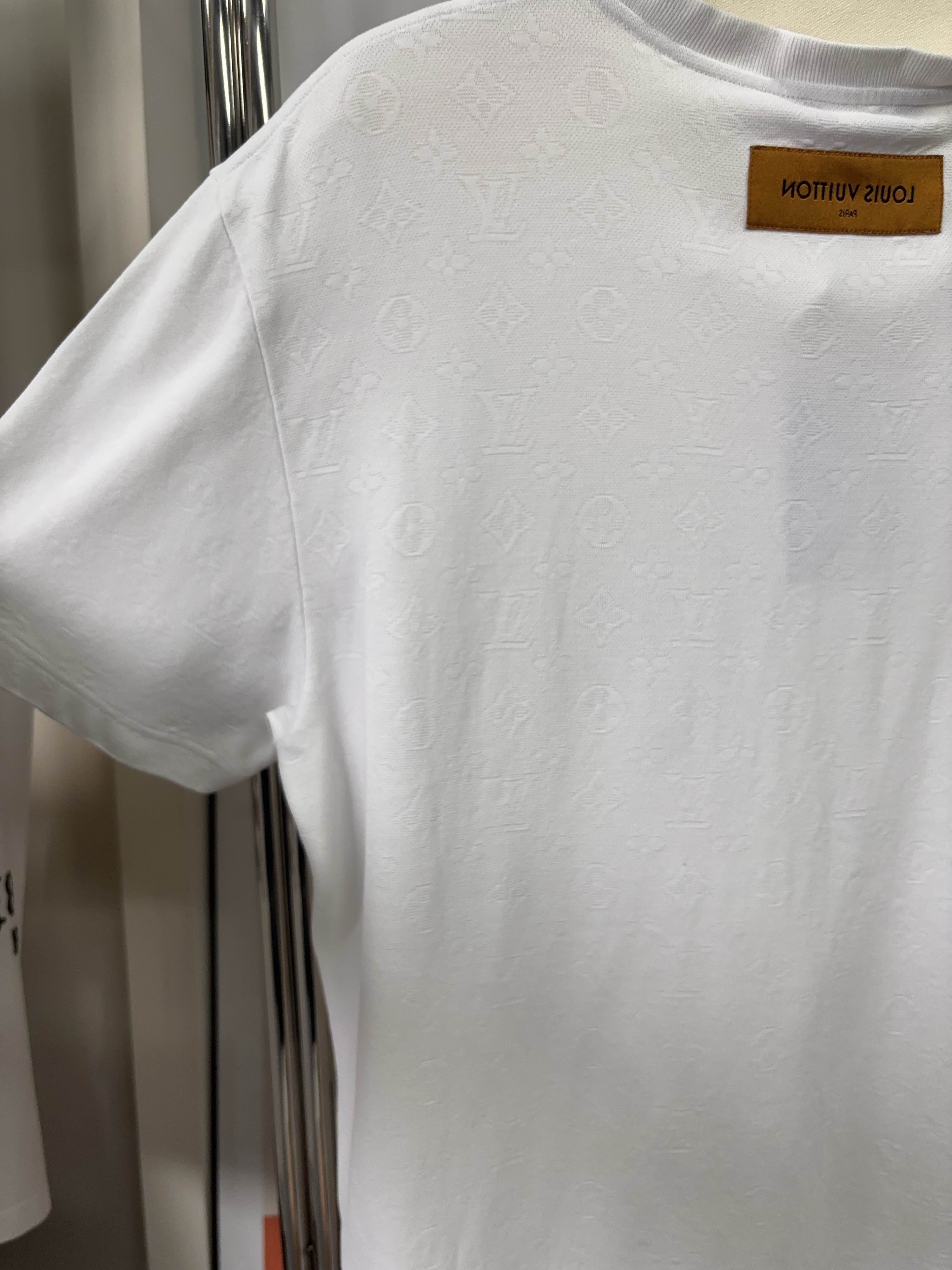 Louis Vuitton Unique Beaded Animal Print Tee in White Size US L / EU 52-54 / 3 - 10 Thumbnail