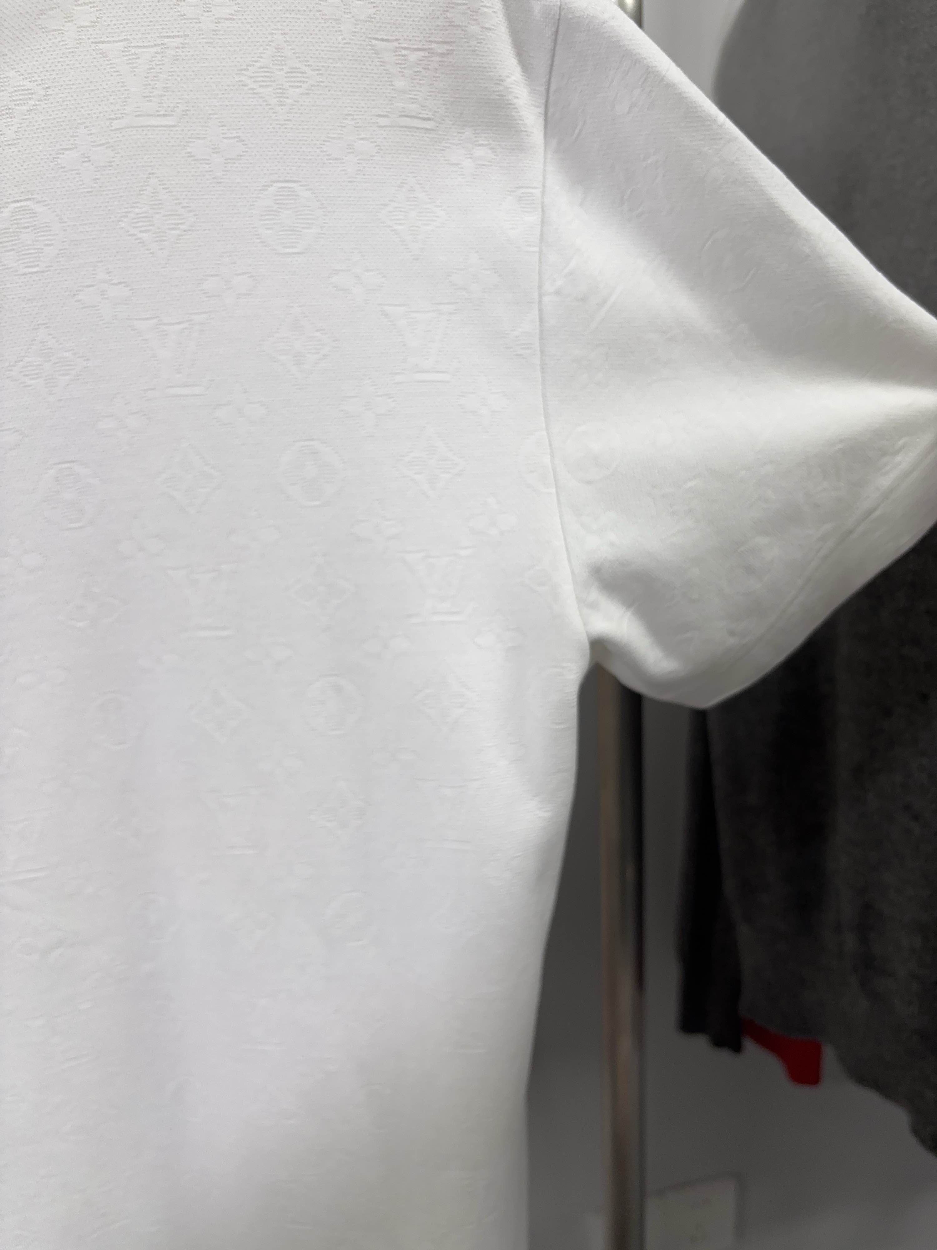 Louis Vuitton Unique Beaded Animal Print Tee in White Size US L / EU 52-54 / 3 - 12 Thumbnail