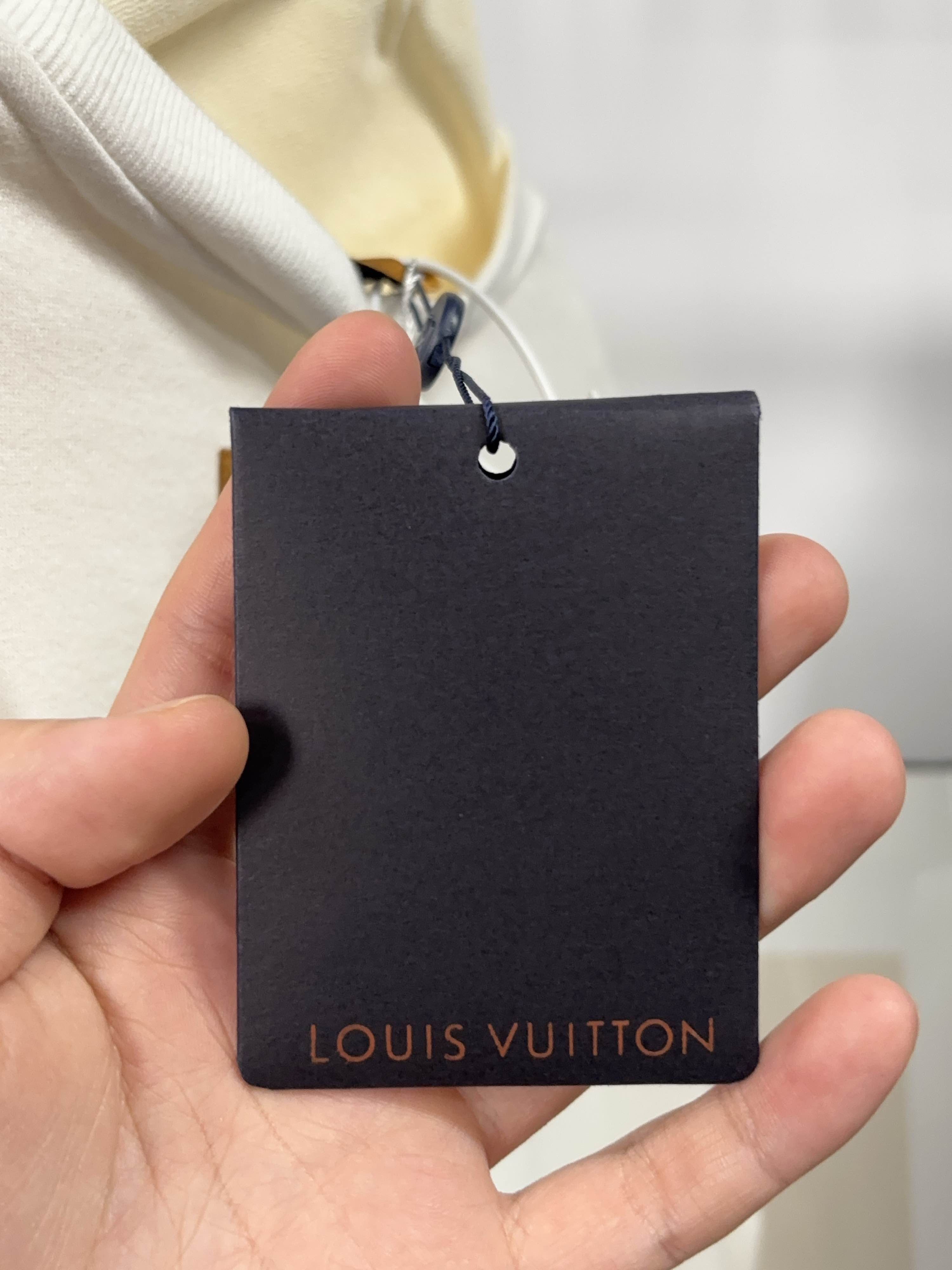 Louis Vuitton LV Logo Spread T-Shirt in White Size US XXL / EU 58 / 5 - 3 Thumbnail