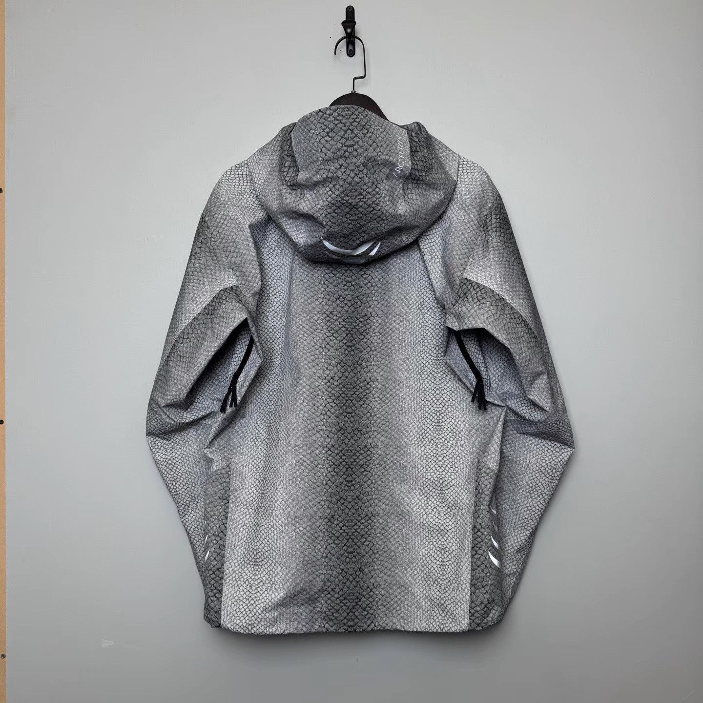 Arc'teryx Lightweight Silver Jacket with Unique Design Size US M / EU 48-50 / 2 - 2 Thumbnail