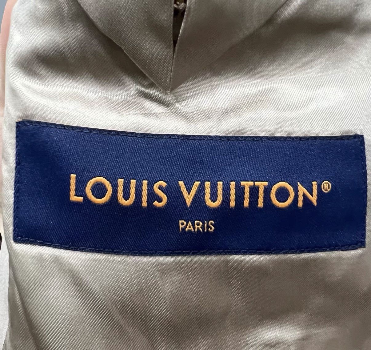 Louis Vuitton Khaki Embossed Blazer in Beige Size US M / EU 48-50 / 2 - 3 Thumbnail