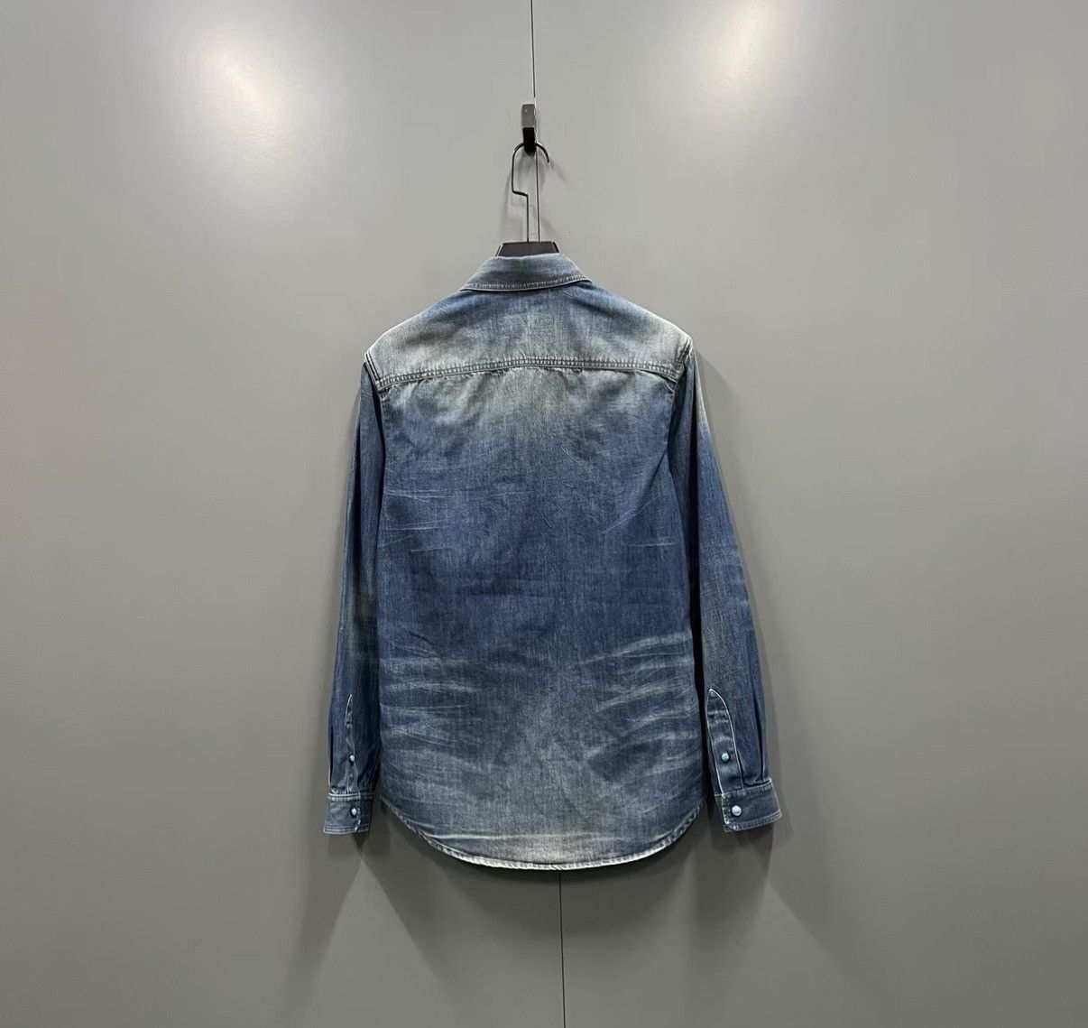 Louis Vuitton Denim Shirt with Studded Logo Size US XS / EU 42 / 0 - 2 Thumbnail