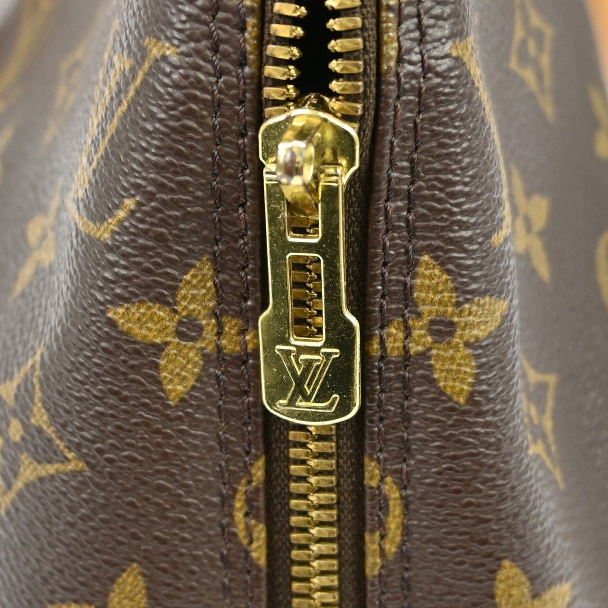 Louis Vuitton Louis Vuitton Alma Handbag Monogram Canvas Size ONE SIZE - 9 Thumbnail