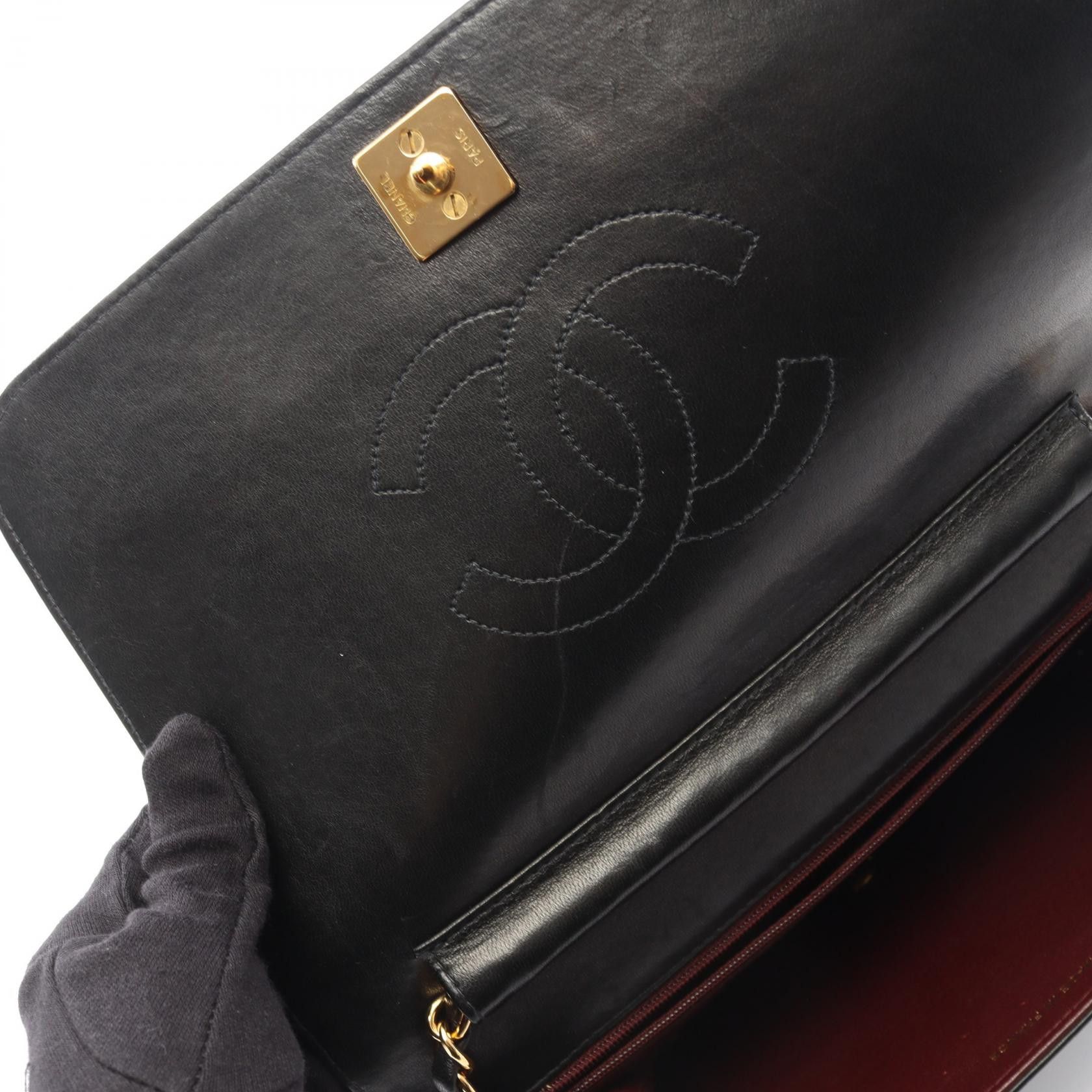 Chanel Chanel Chanel Matelasse Lambskin Shoulder Bag Leather Shoulder Bag DUTY FREE for USA Size ONE SIZE - 7 Thumbnail
