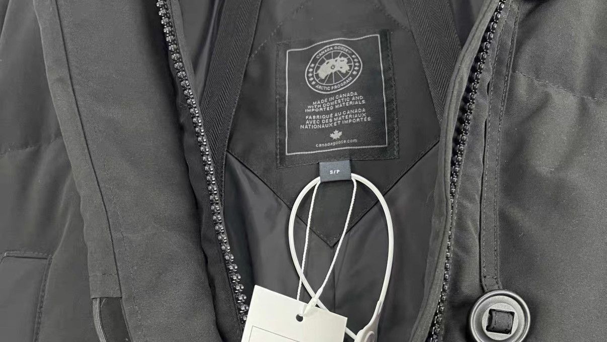 Canada Goose Mid-length Hooded Down Jacket in Black Size US S / EU 44-46 / 1 - 6 Thumbnail