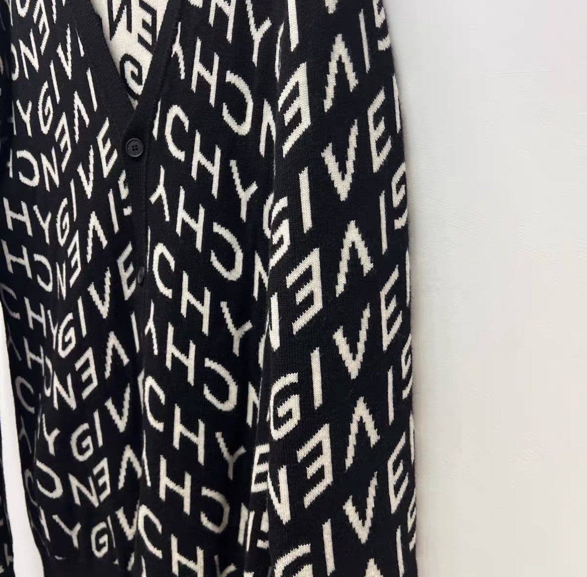 Givenchy All-Over Logo Black Wool Cardigan Size US XL / EU 56 / 4 - 4 Thumbnail