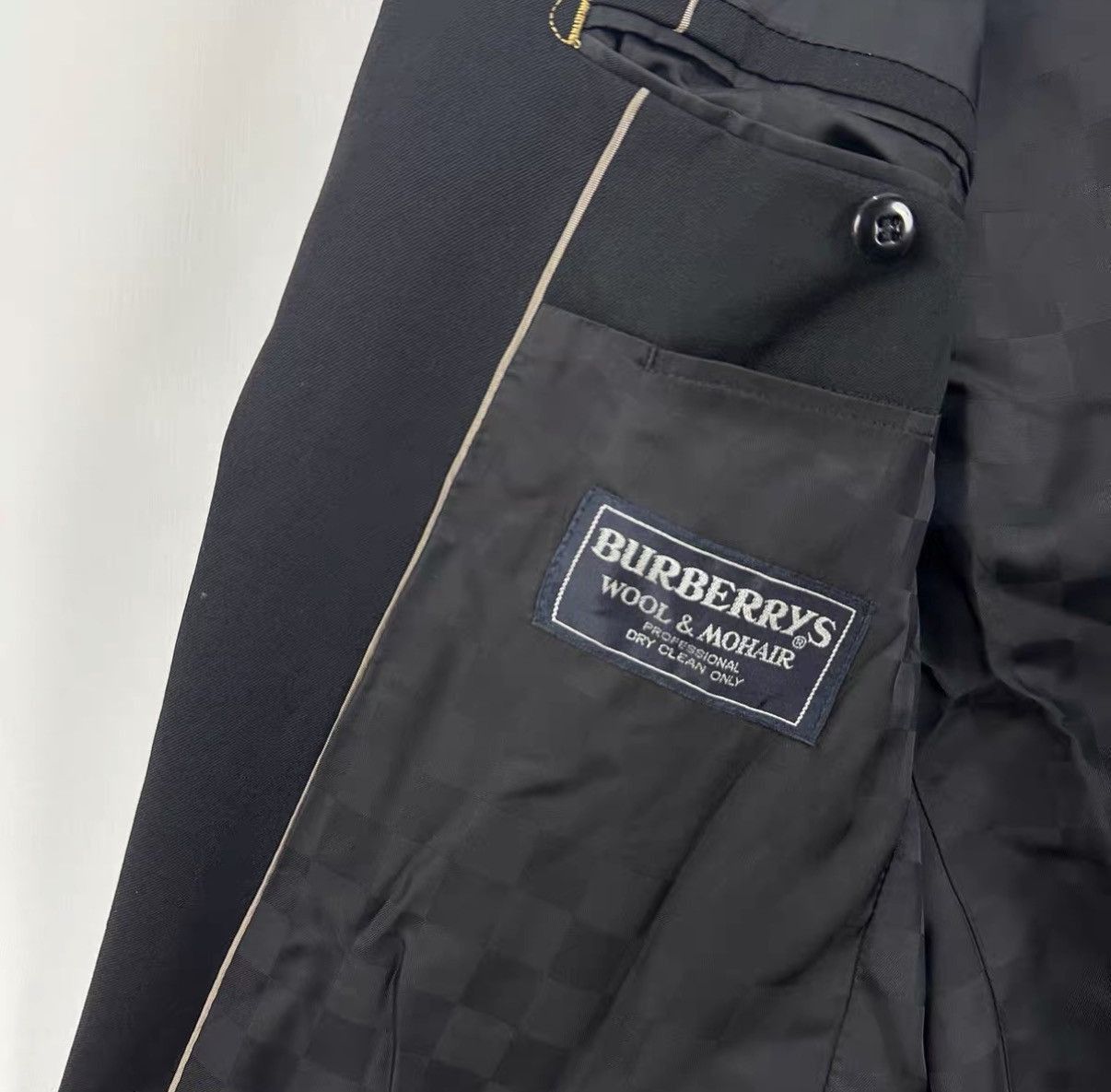 Burberry Stylish Black Wool Blazer, Size M Size US M / EU 48-50 / 2 - 3 Thumbnail