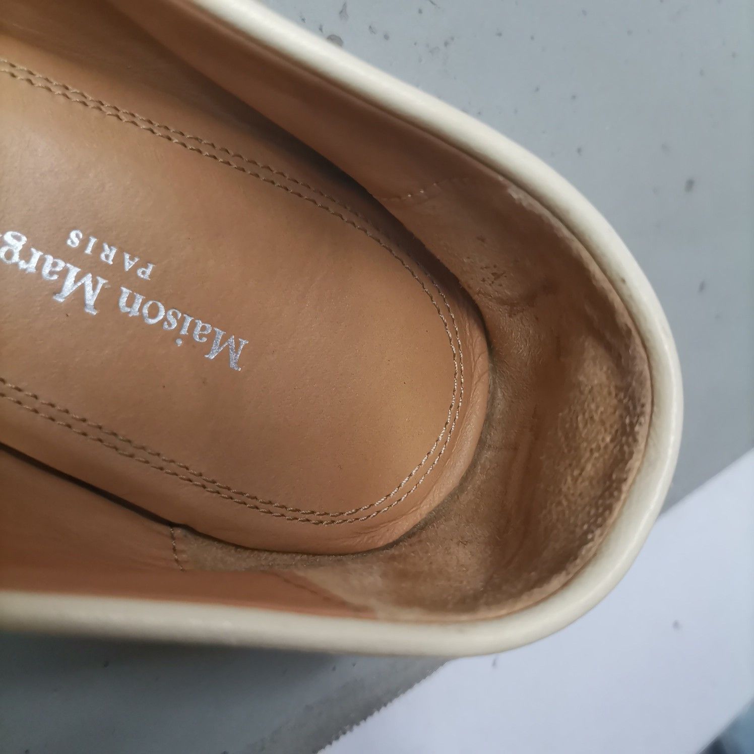 Maison Margiela Maison Margiela Beige Leather Tabi Flats Size 36 Size US 6 / IT 36 - 11 Thumbnail