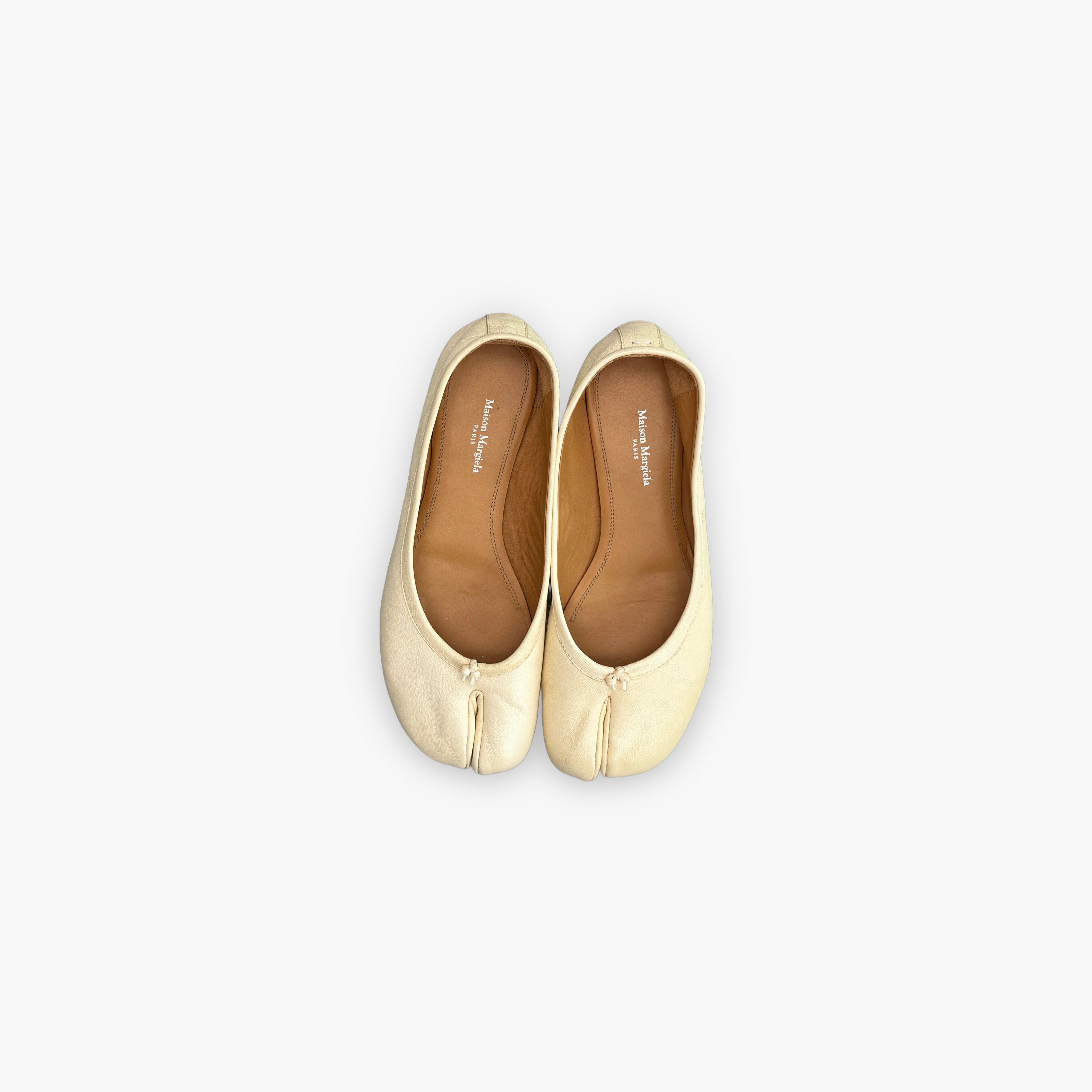 Maison Margiela Maison Margiela Beige Leather Tabi Flats Size 36 Size US 6 / IT 36 - 9 Thumbnail