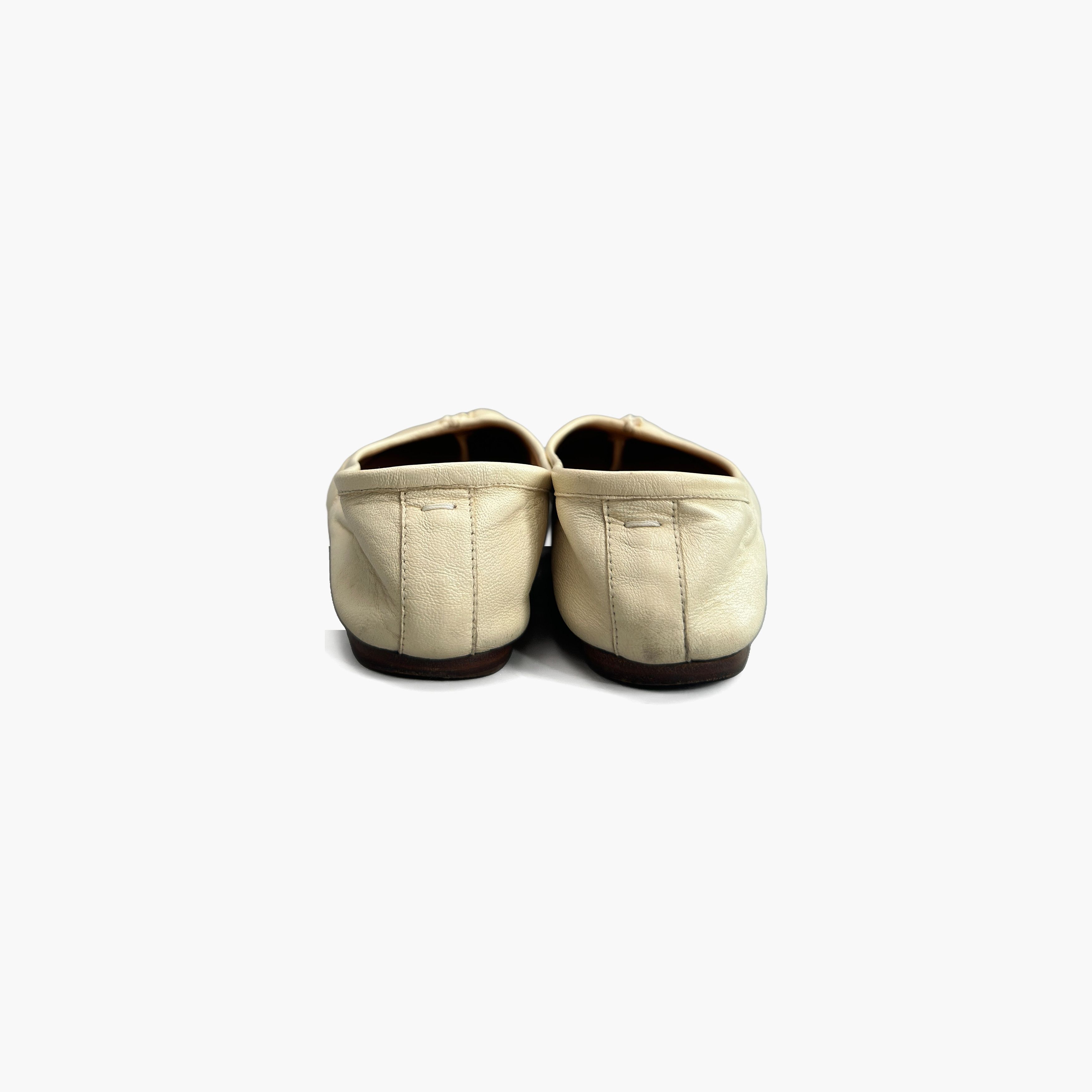 Maison Margiela Maison Margiela Beige Leather Tabi Flats Size 36 Size US 6 / IT 36 - 6 Thumbnail