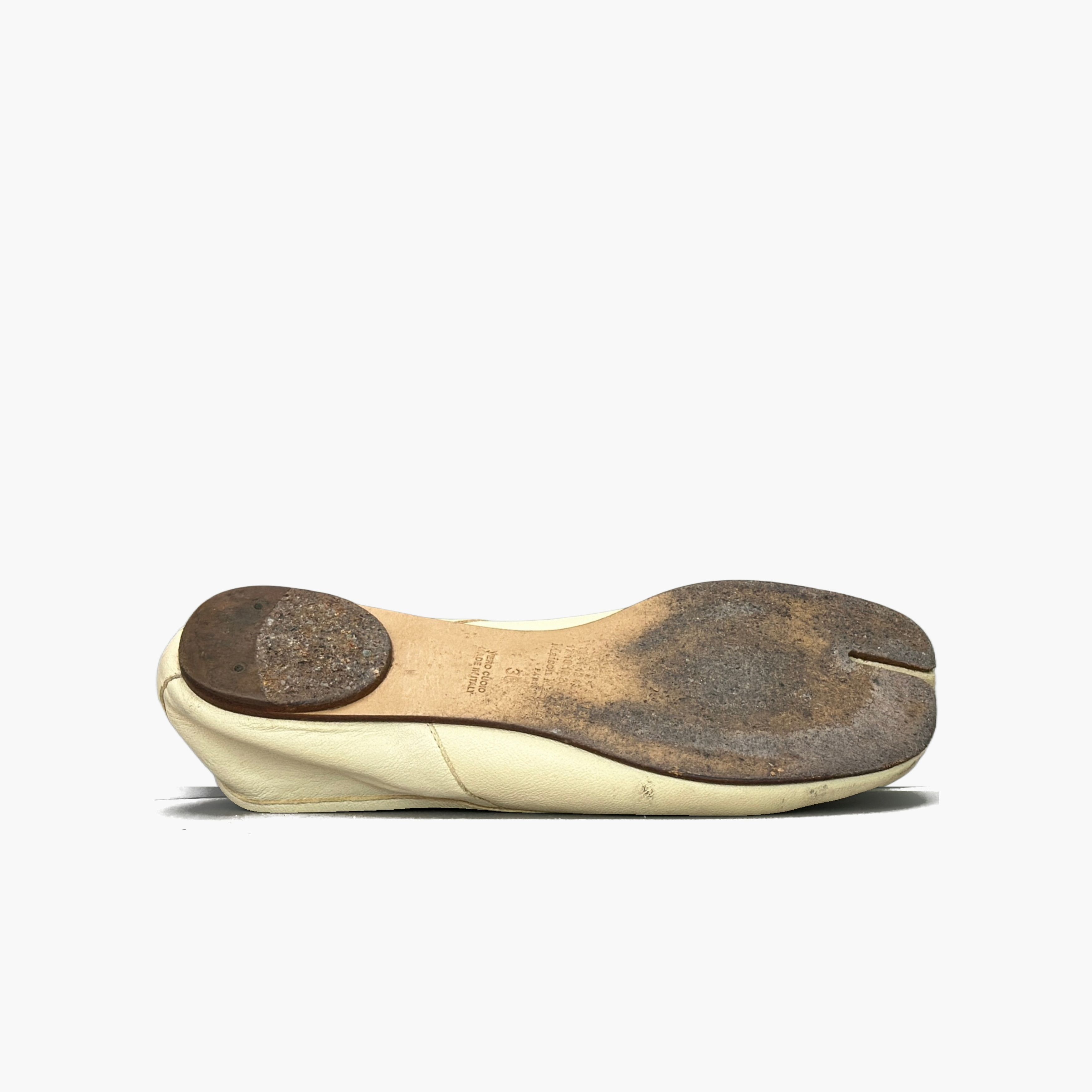 Maison Margiela Maison Margiela Beige Leather Tabi Flats Size 36 Size US 6 / IT 36 - 7 Thumbnail
