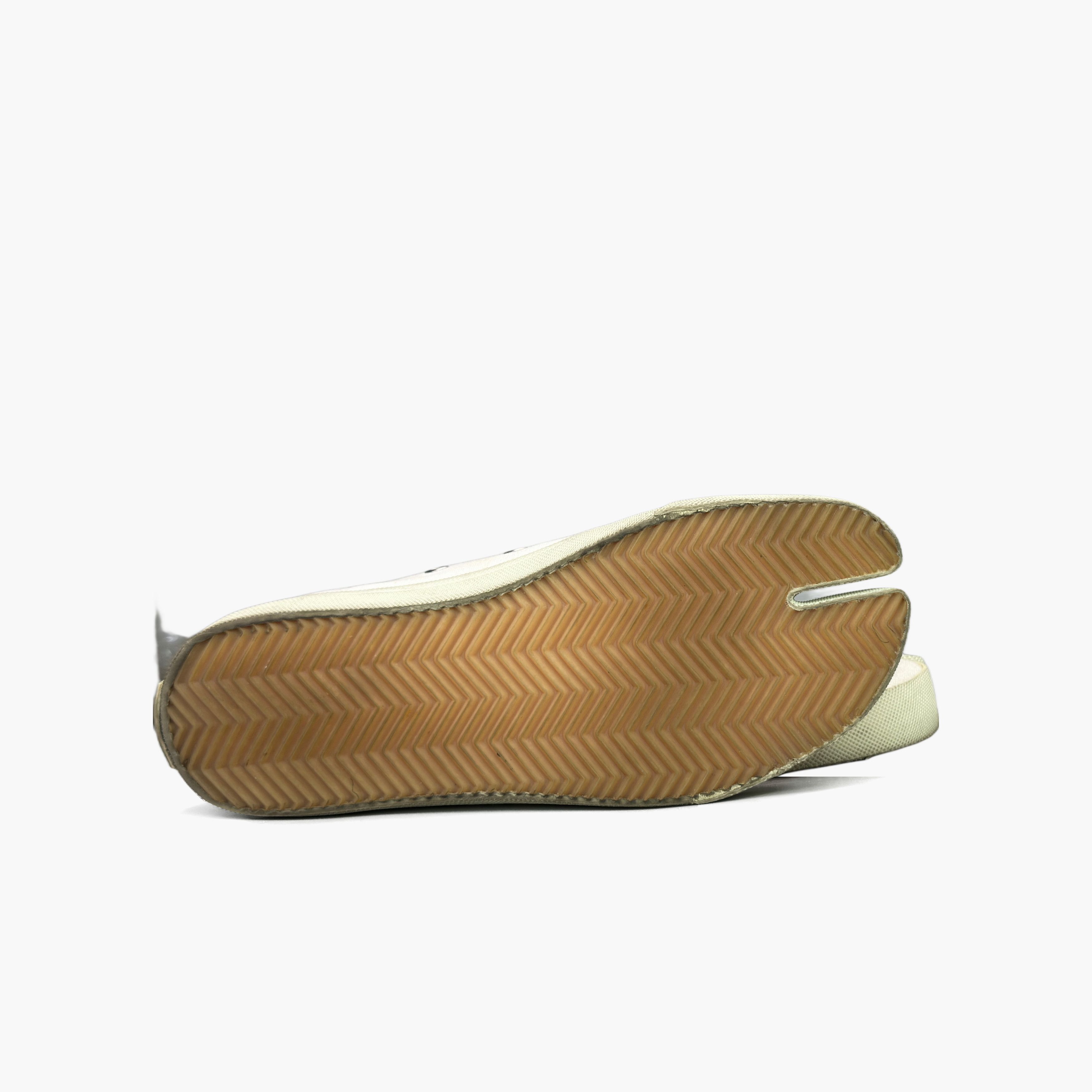 Maison Margiela Maison Margiela Tabi Canvas Low-Top Sneakers Size 37 Size US 7 / IT 37 - 7 Thumbnail