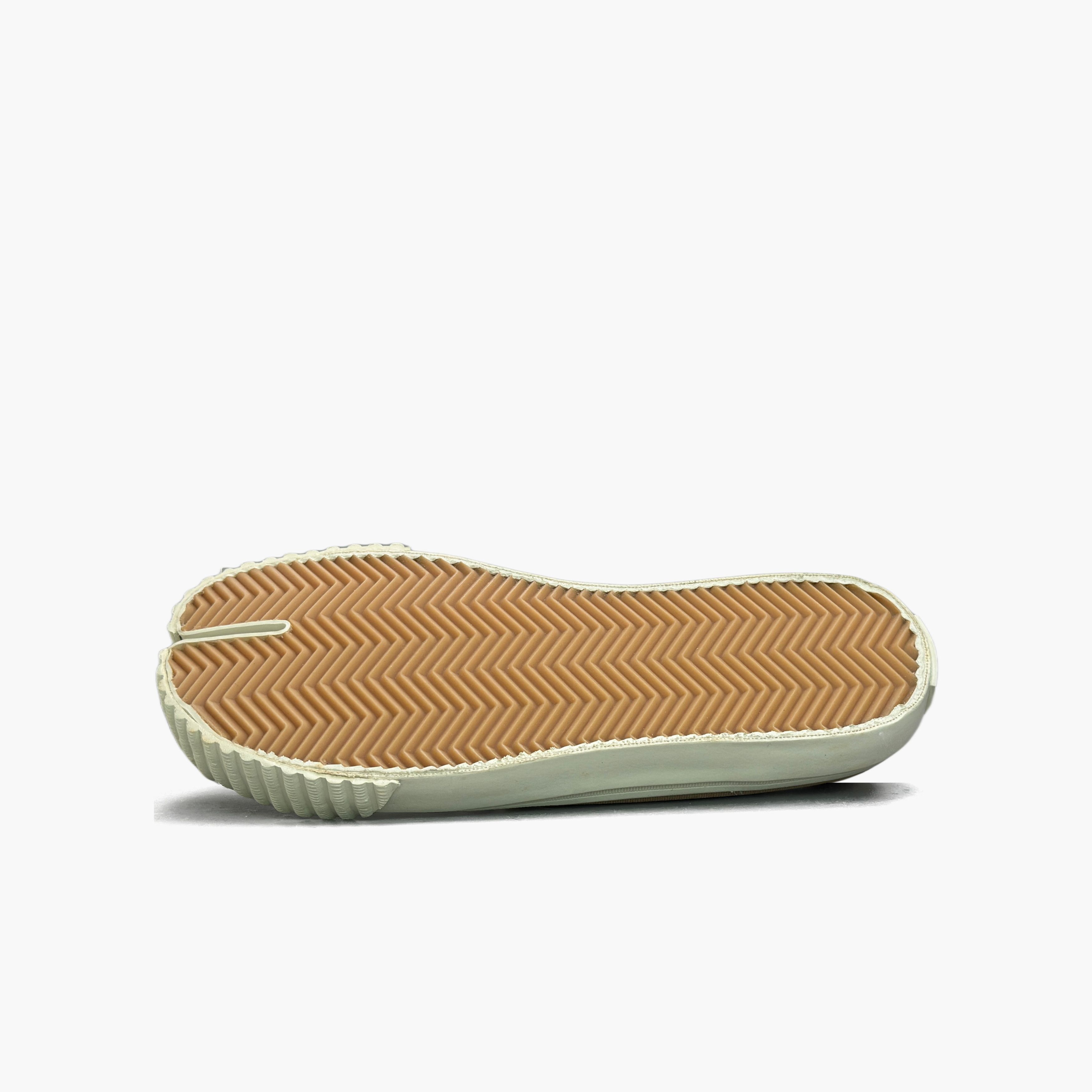 Maison Margiela Maison Margiela Tabi Canvas Low-Top Sneakers Size 37 Size US 7 / IT 37 - 8 Thumbnail