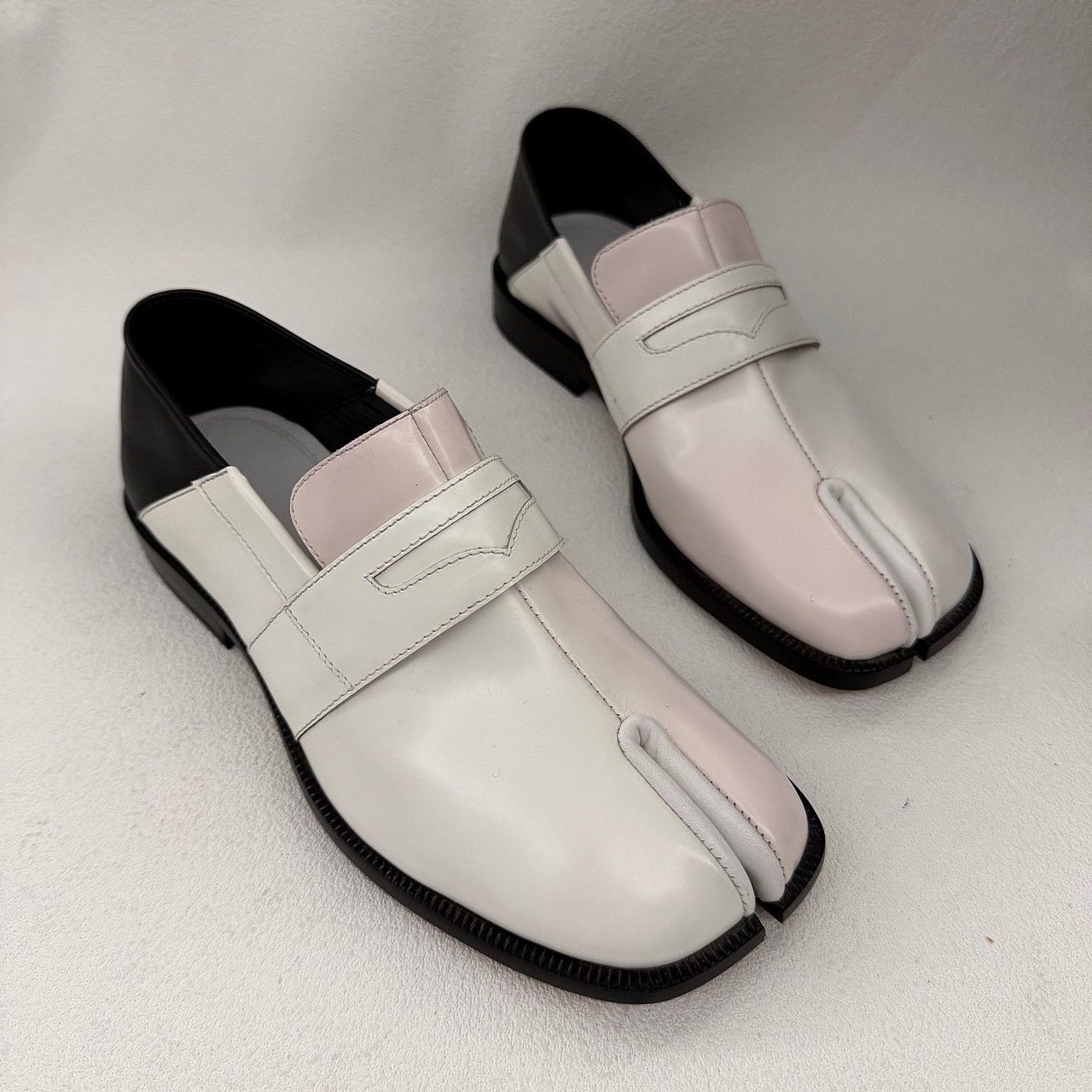 Maison Margiela Maison Margiela Tabi Colorblock Loafers Size 35 Size US 5 / IT 35 - 9 Thumbnail
