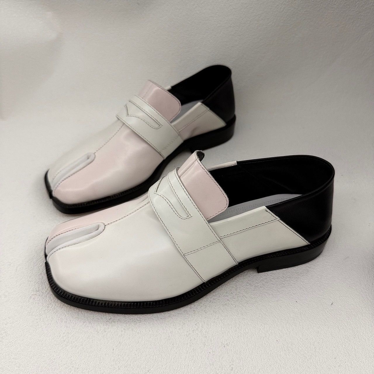 Maison Margiela Maison Margiela Tabi Colorblock Loafers Size 35 Size US 5 / IT 35 - 6 Thumbnail