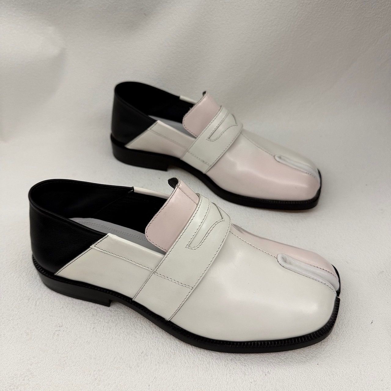 Maison Margiela Maison Margiela Tabi Colorblock Loafers Size 35 Size US 5 / IT 35 - 7 Thumbnail