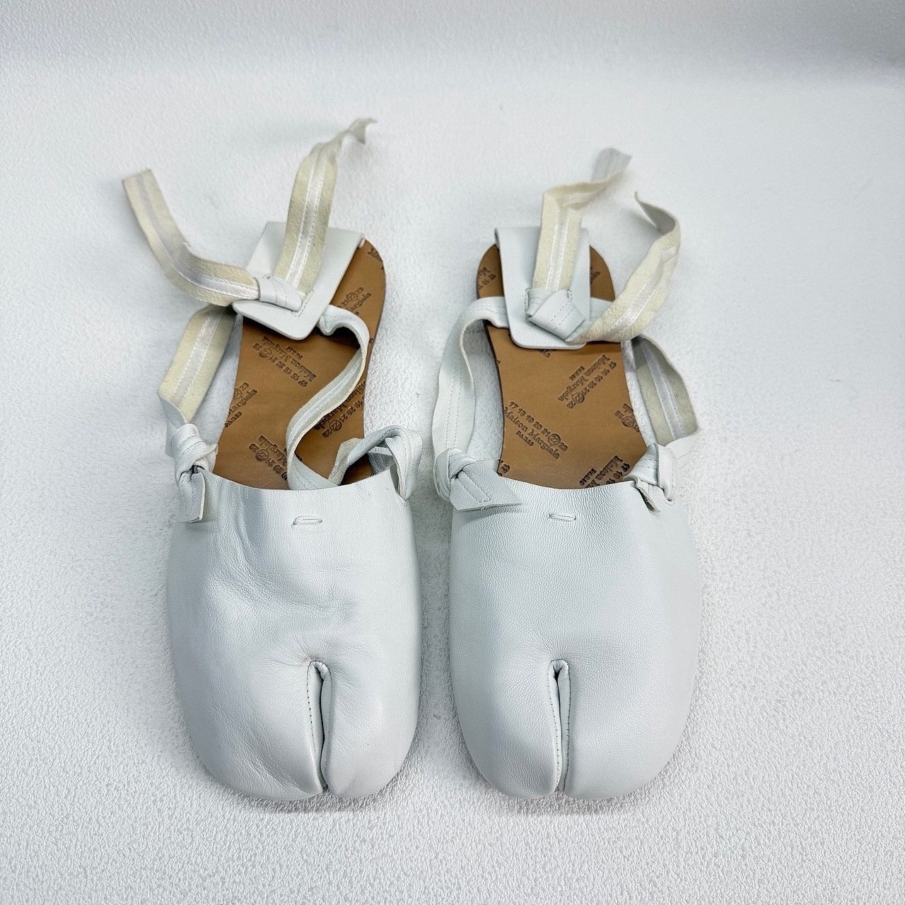 Maison Margiela Maison Margiela White Tabi Ribbon Flats Size 38 Size US 8 / IT 38 - 2 Thumbnail