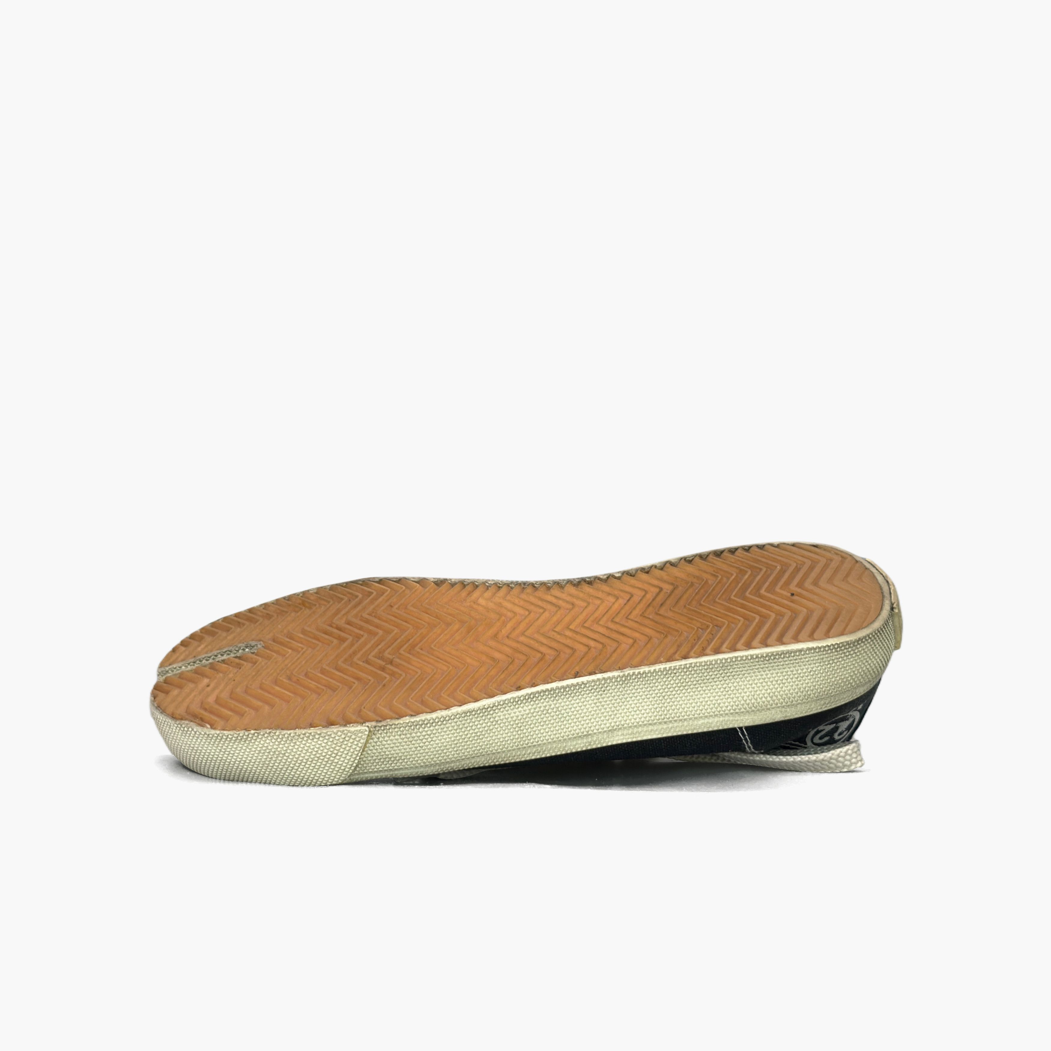 Maison Margiela Maison Margiela Black Tabi Low-Top Sneakers Size 37 Size US 7 / IT 37 - 8 Thumbnail