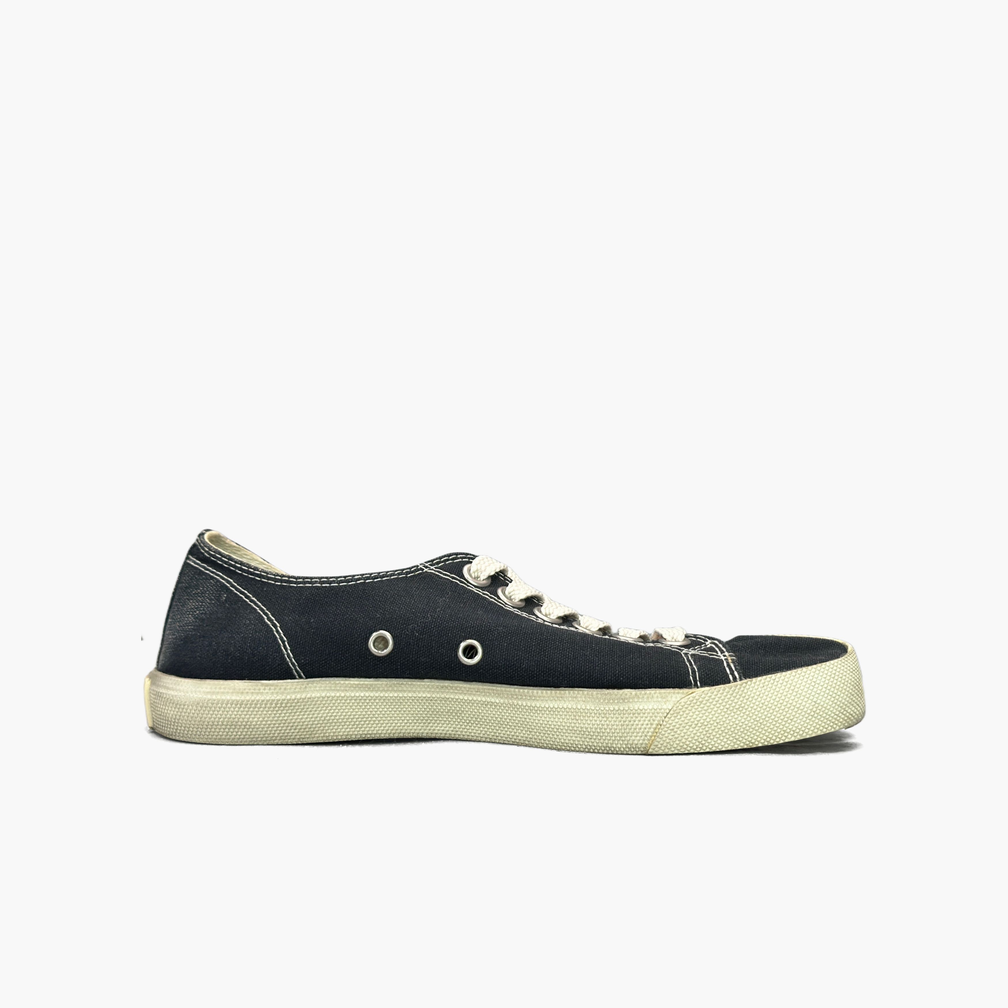 Maison Margiela Maison Margiela Black Tabi Low-Top Sneakers Size 37 Size US 7 / IT 37 - 2 Thumbnail